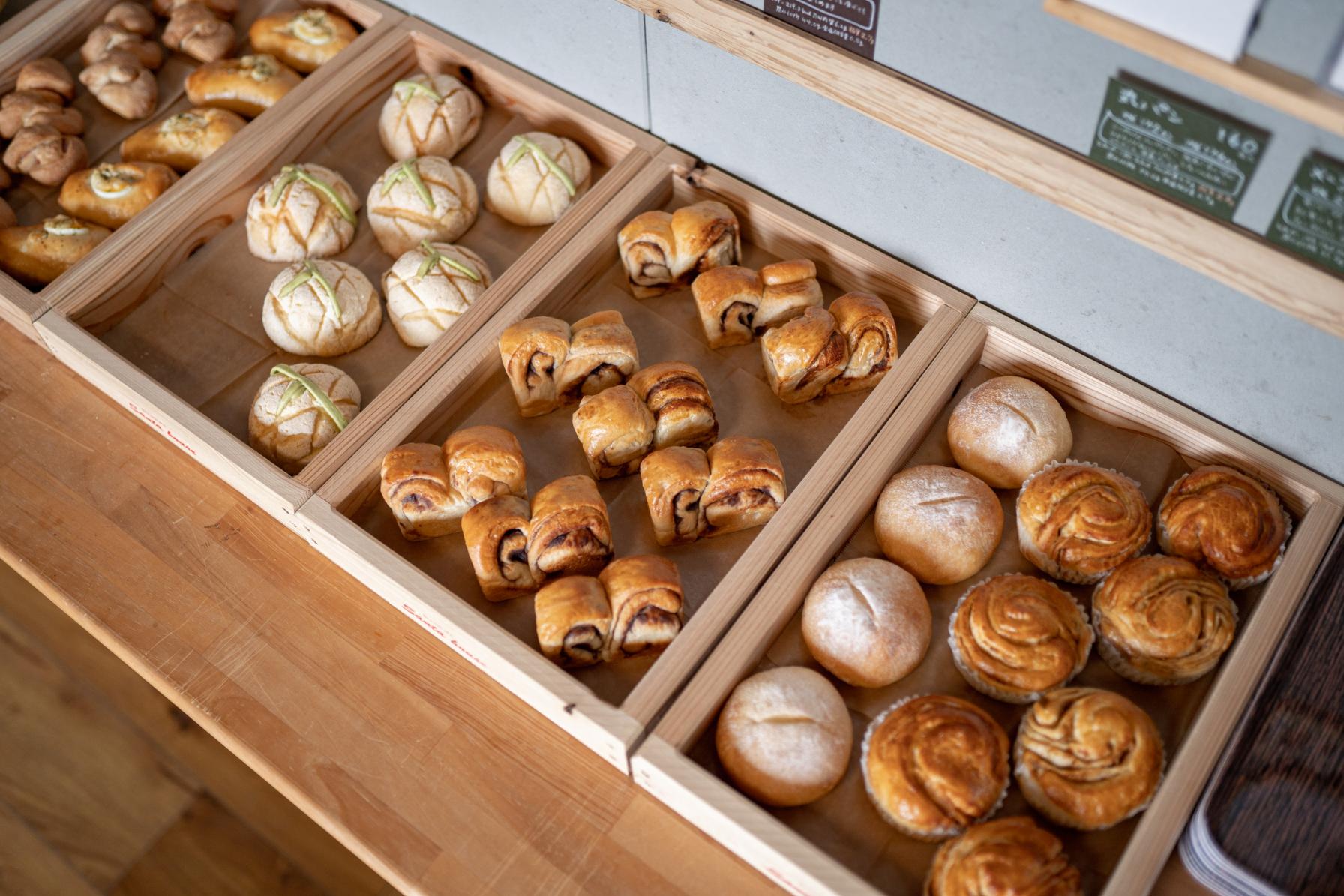 彼岸花を見た後は、同じ琴海地区にあるこだわりのパン屋さんへ-1