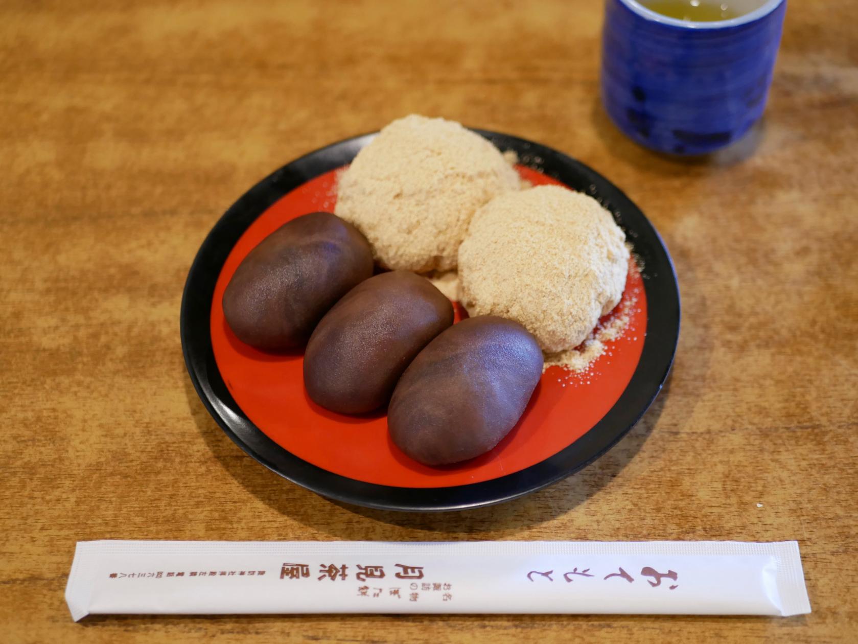 ＼立ち寄りグルメ／「月見茶屋」のぼた餅-1