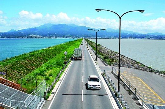 13:30　諫早湾干拓堤防道路-1