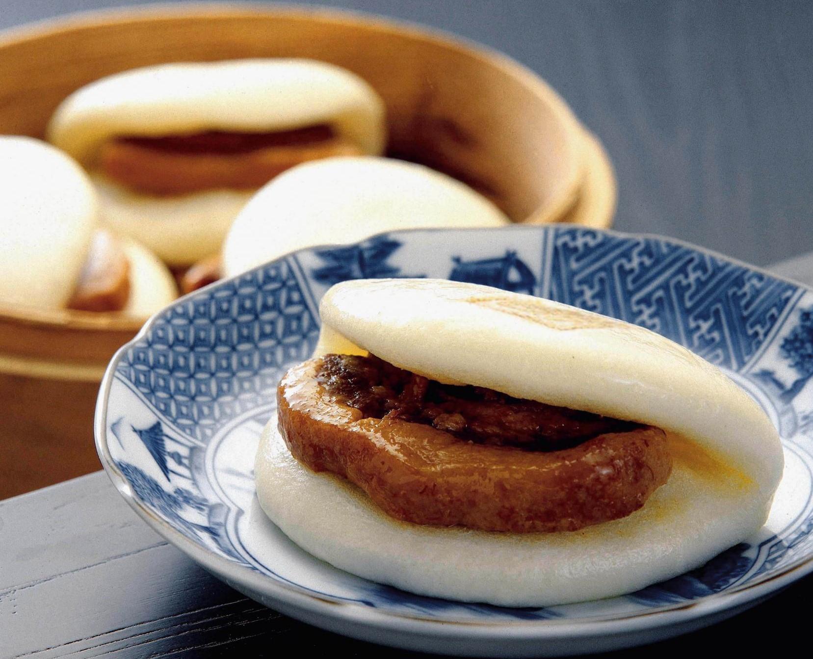 Kakuni manju (braised pork in a steamed bun)-1