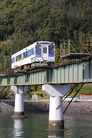 15:00頃 海の上を走る松浦鉄道-1