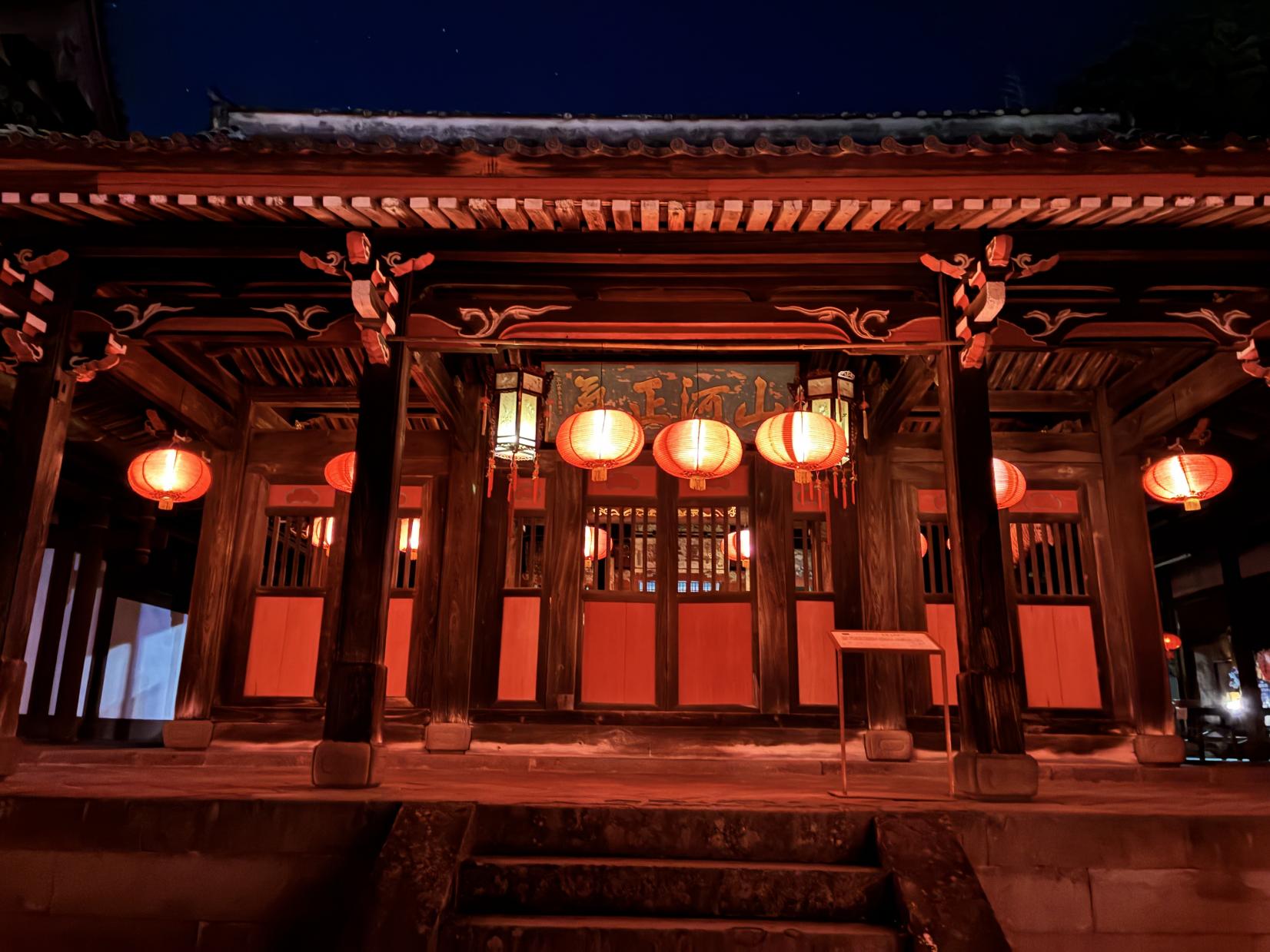 【崇福寺】静寂の中にランタンが灯る幻想的な情景-3