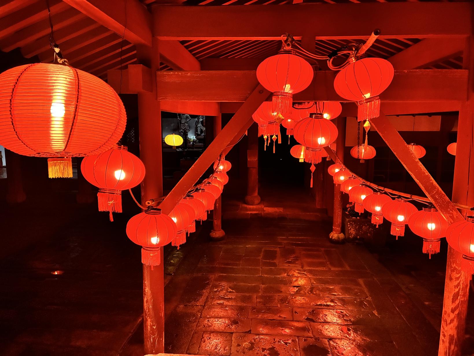 【崇福寺】静寂の中にランタンが灯る幻想的な情景-2