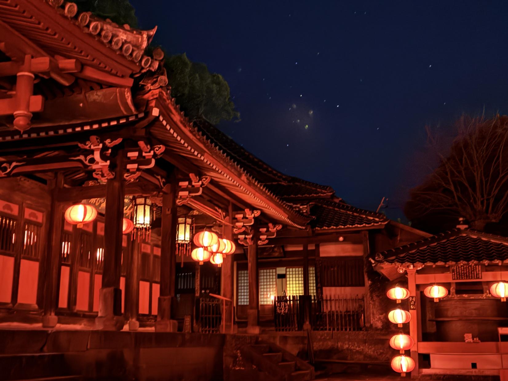 【崇福寺】静寂の中にランタンが灯る幻想的な情景-1