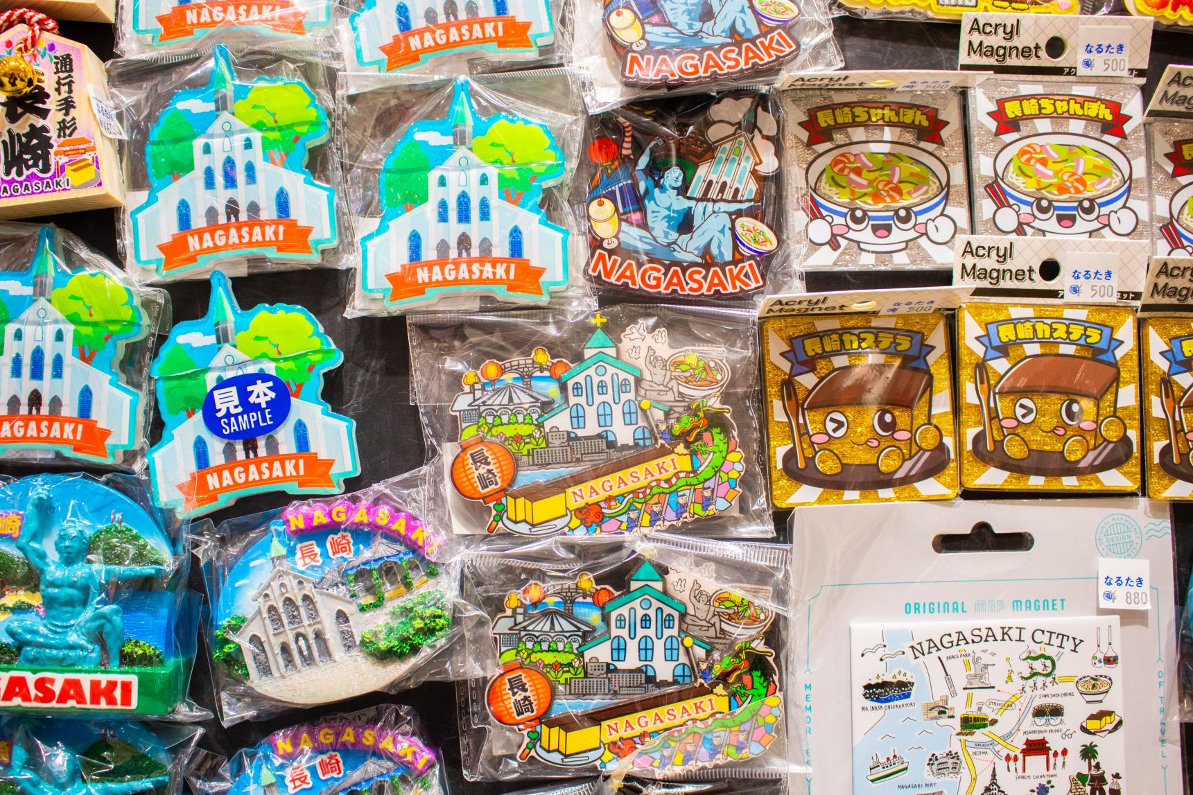 ３． Buy a T-shirt at DRAGON SEA Kamome Market Store-4