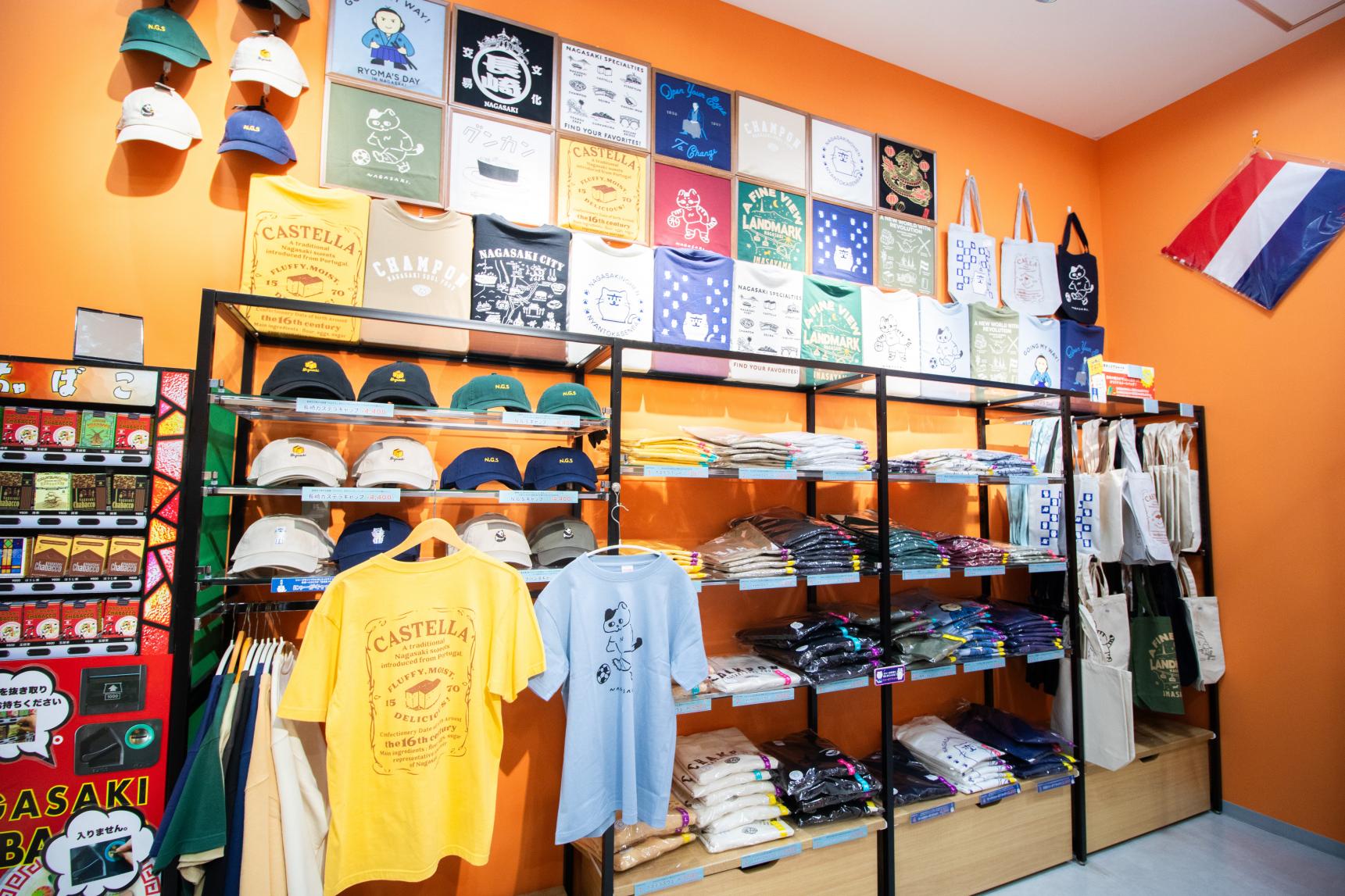 ３． Buy a T-shirt at DRAGON SEA Kamome Market Store-2