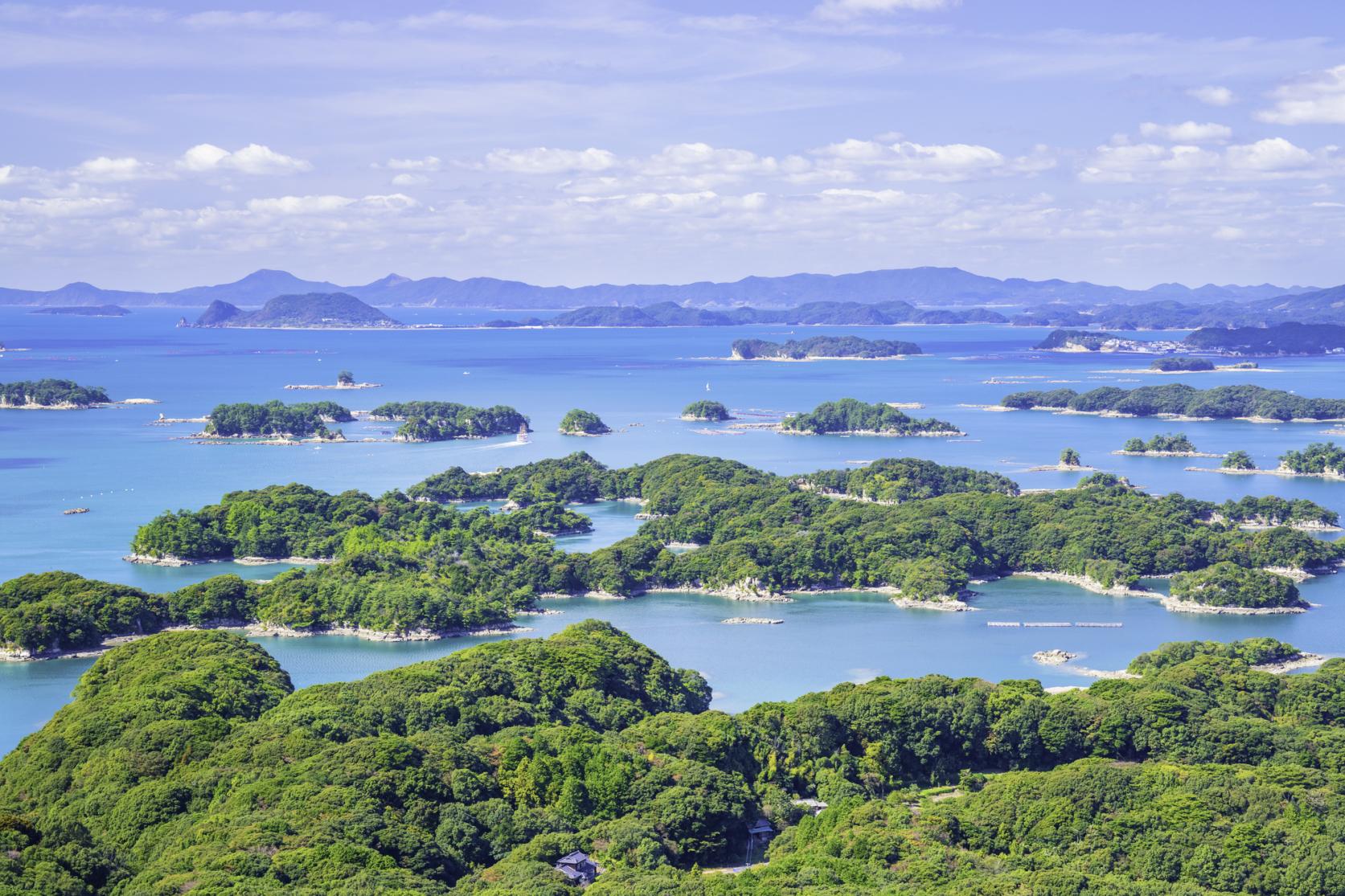 周囲を海に囲まれ、風光明媚な景色が魅力。島の数は日本一！-1