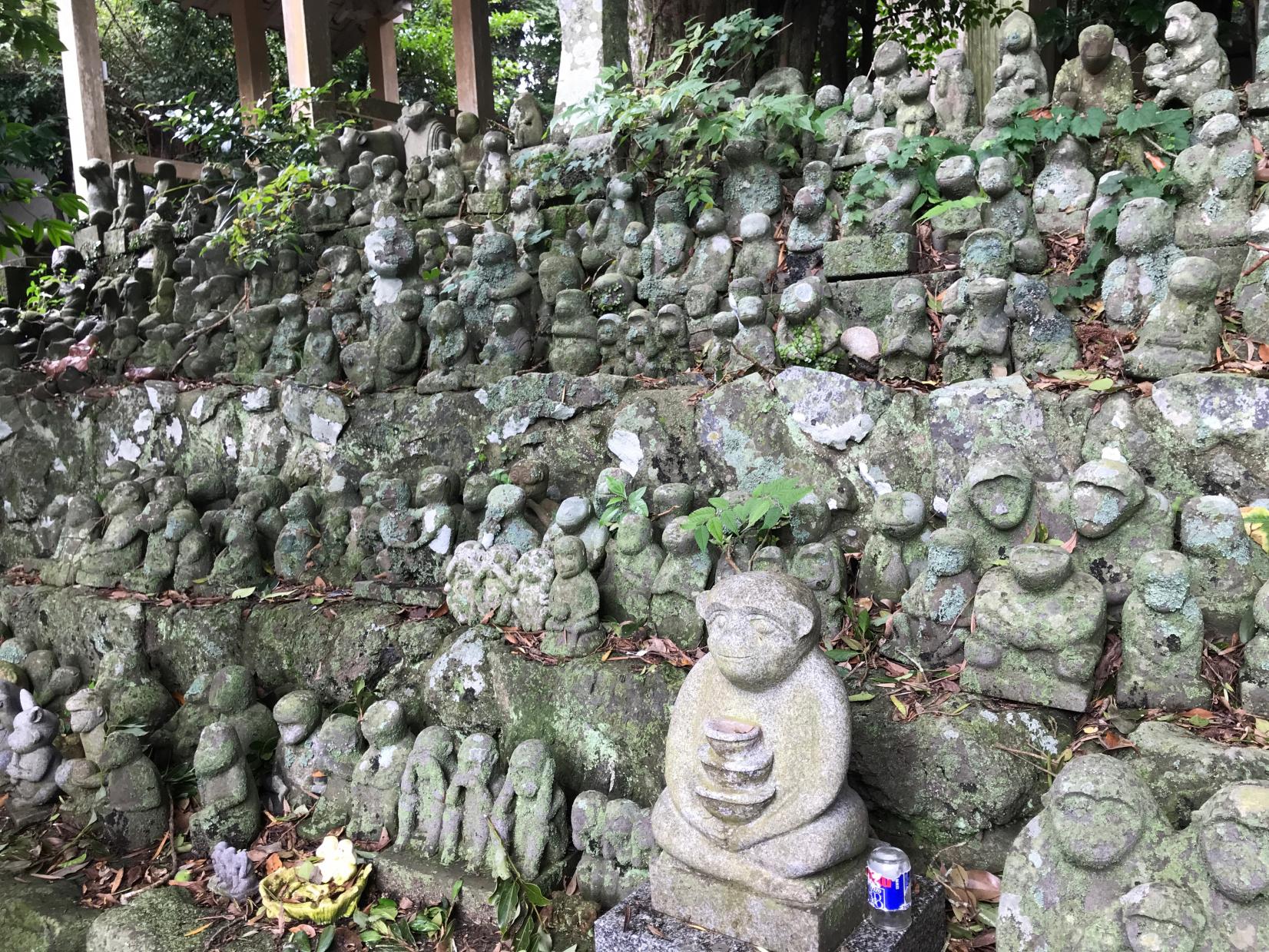 眾多石猴迎接參拜客的「男嶽神社」-4