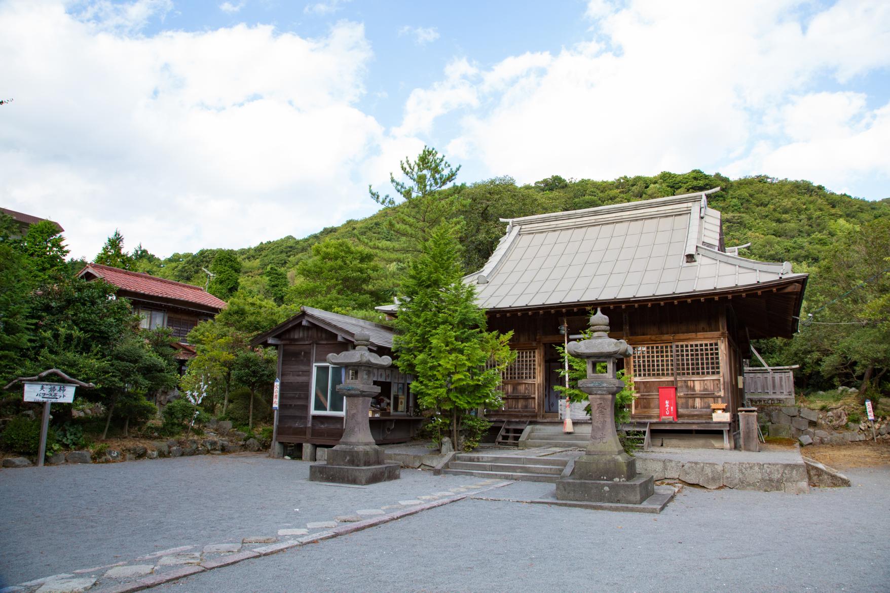 Unzen Shrine and Town-0