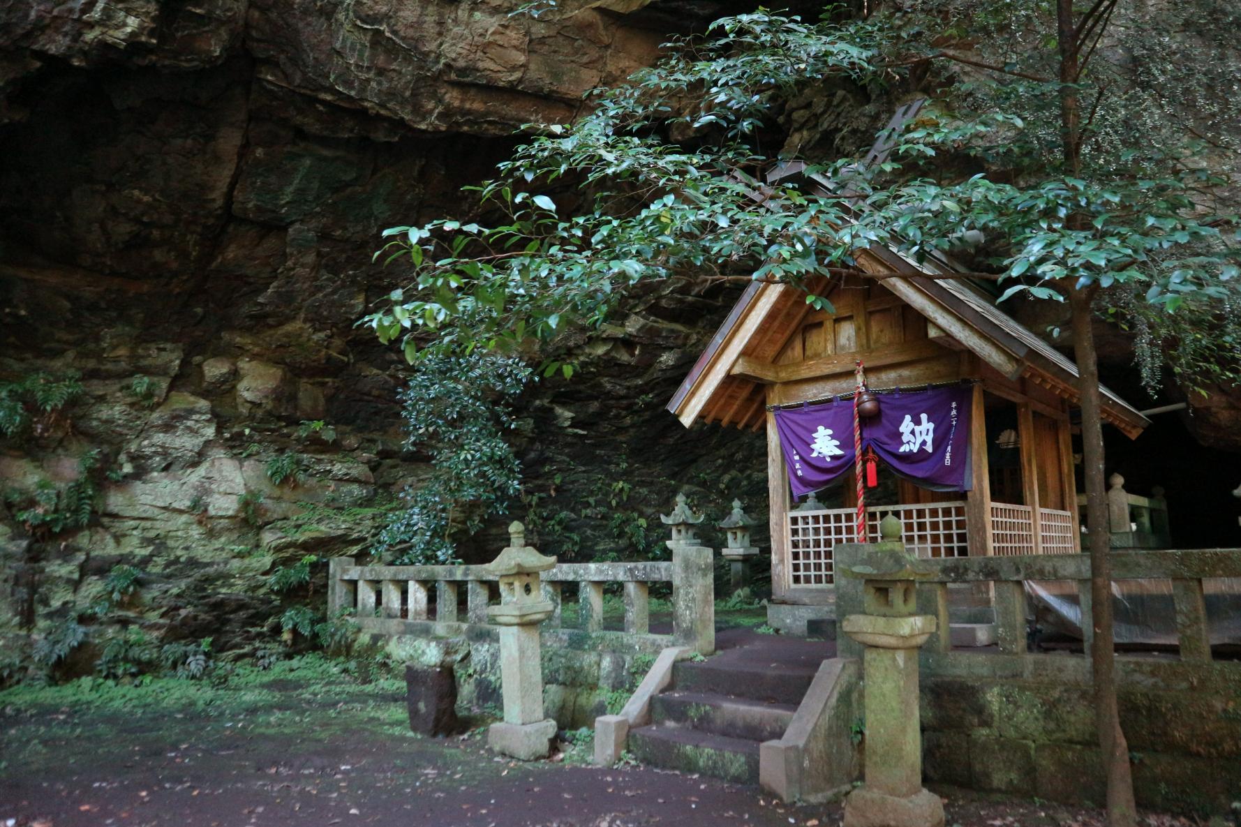 6. Iwado Shrine-0