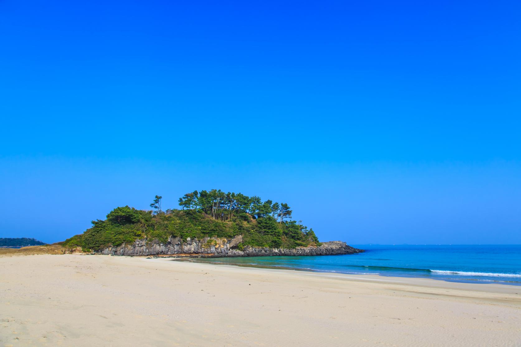 まるで玄界灘の宝石箱！広大な絶景ビーチでゆったり海水浴を-3