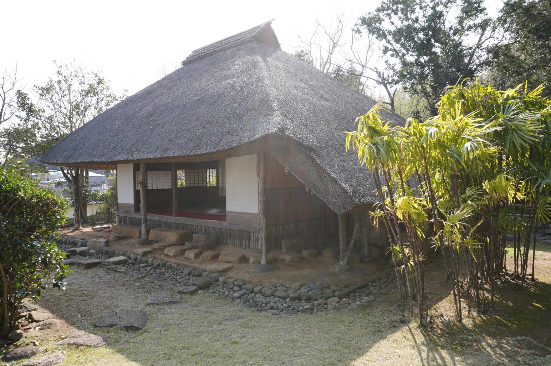 Experience the tea ceremony in a very wabisabi teahouse-0