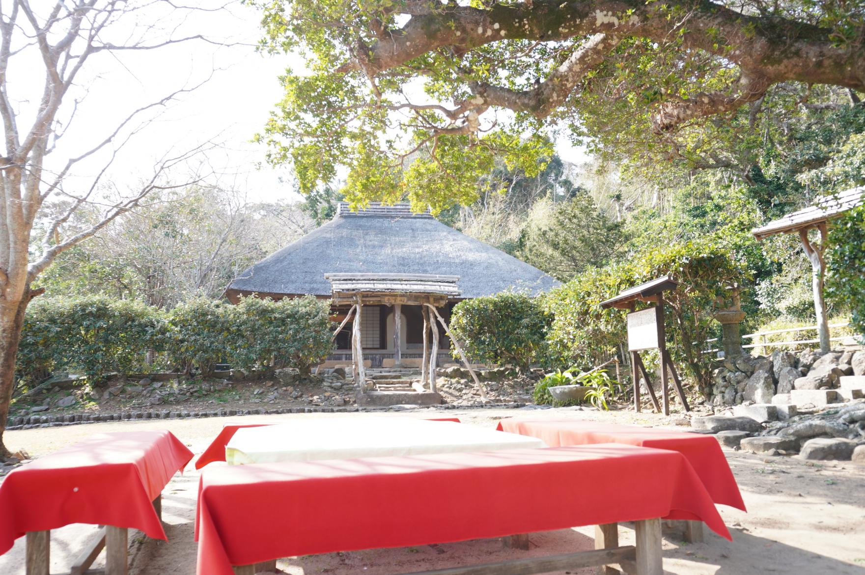Experience the tea ceremony in a very wabisabi teahouse-1