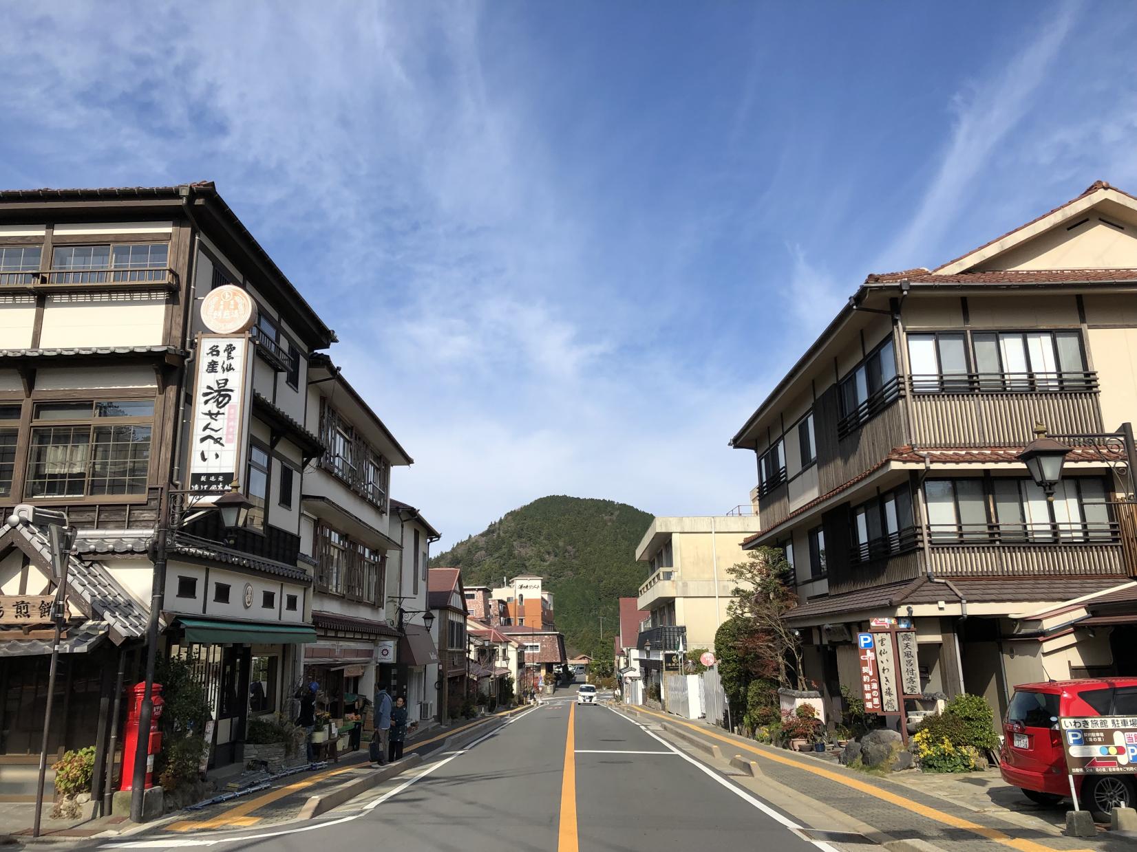 Enjoy a Walk around the Hot Spring Town-0