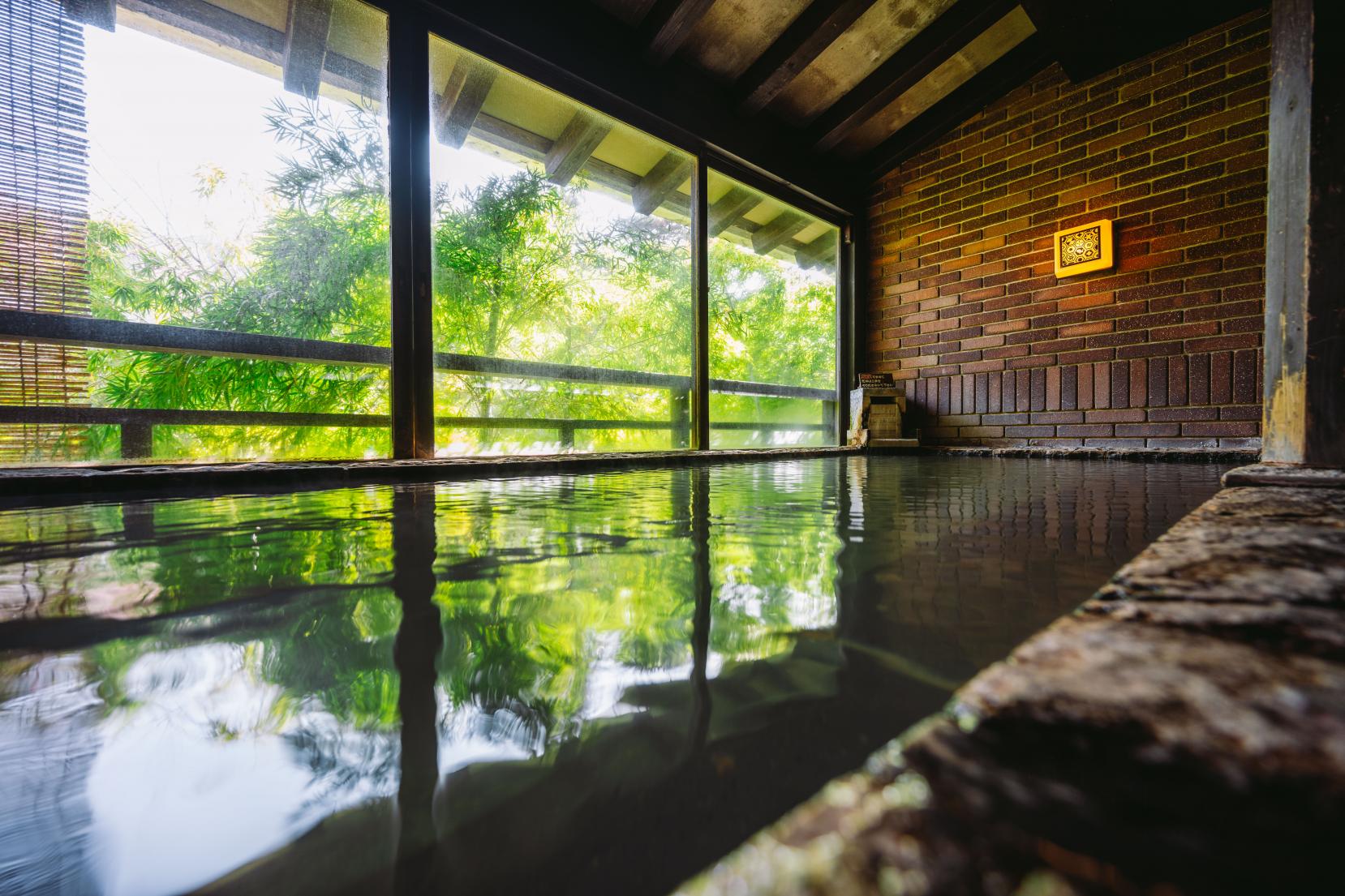 Spend a Healing Time Soaking in a Hot Spring with a History of over 1300 Years-0