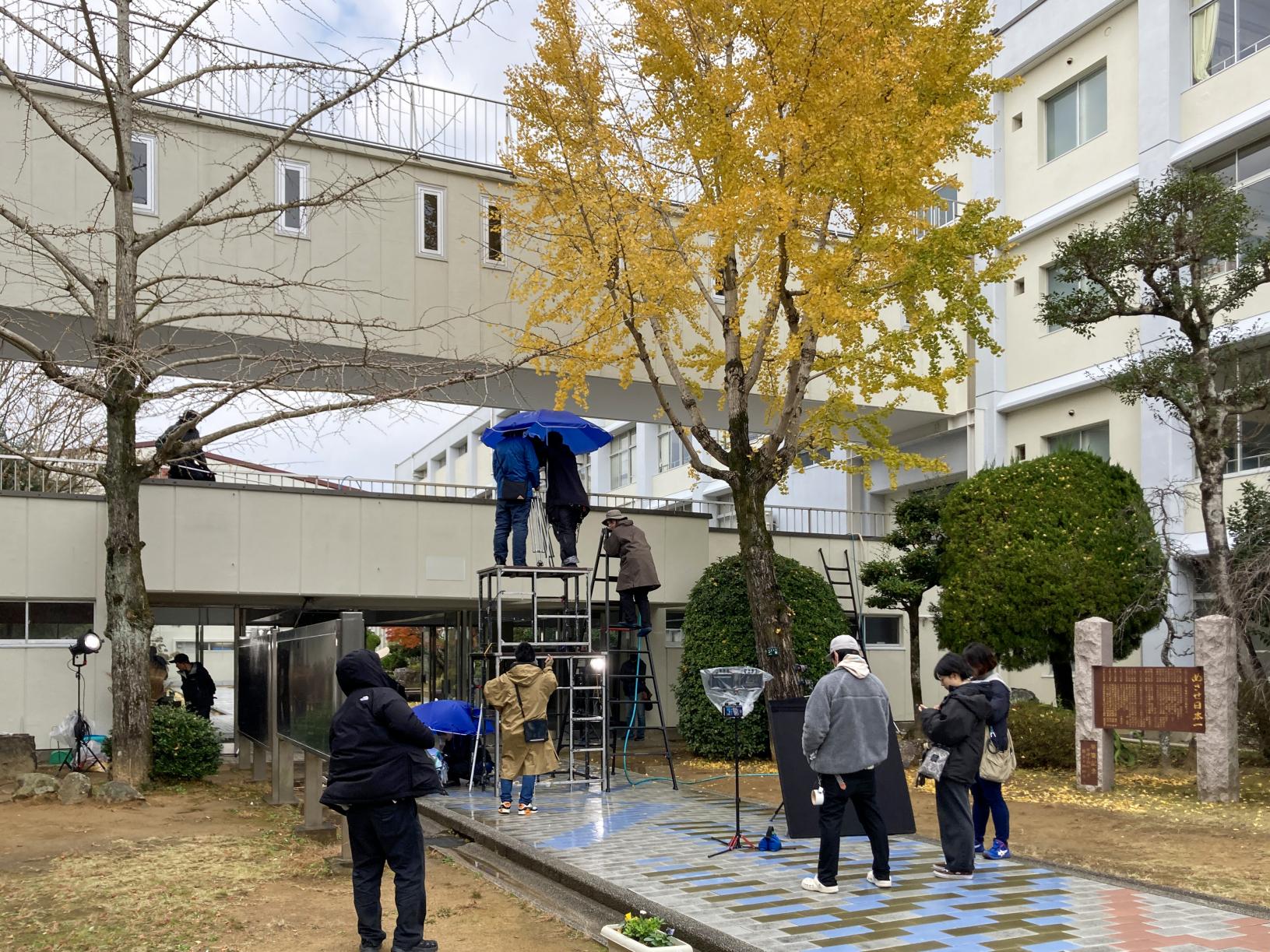 大勢のエキストラとともに築き上げた長崎ロケ-2