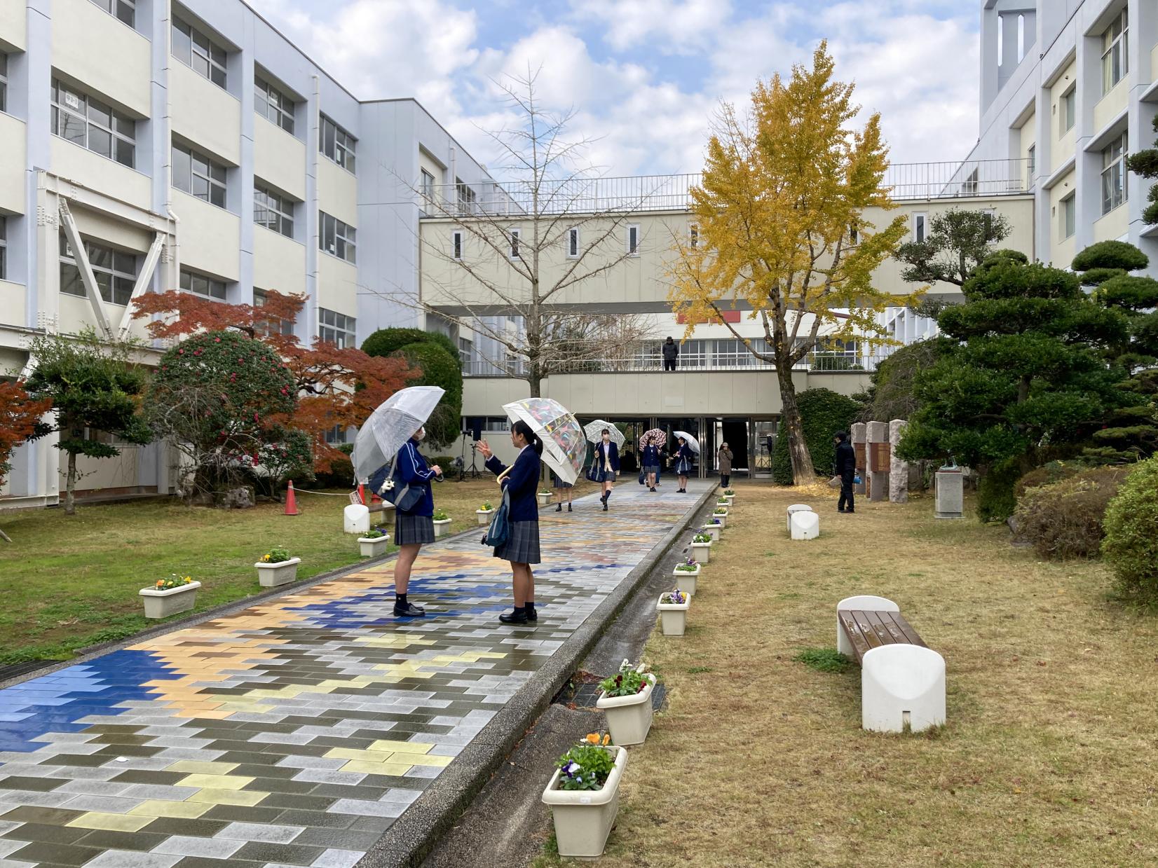 大勢のエキストラとともに築き上げた長崎ロケ-3