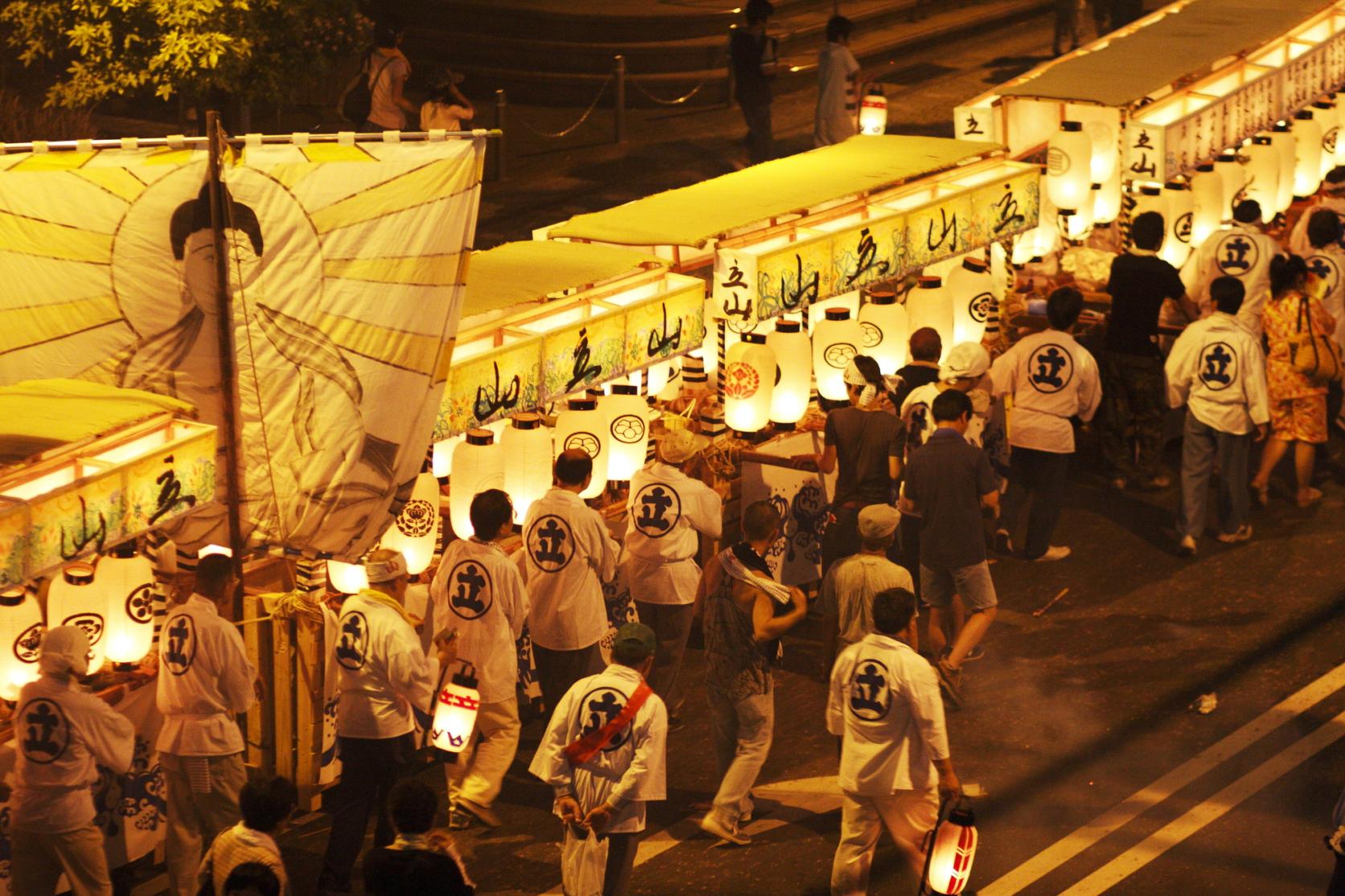 The Spirit Boat Procession / Shoronagashi (15 August)-1
