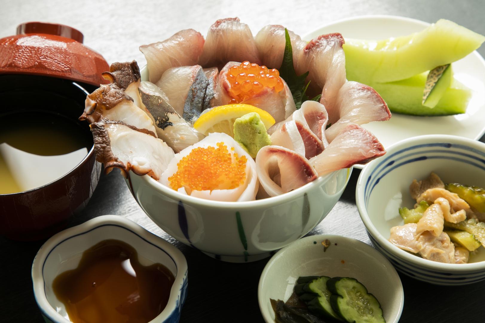 わざわざ食べに行きたい！旬の魚介を産地で味わおう-7