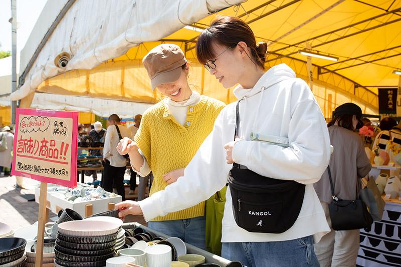 What is the Hasami Porcelain Festival?-2