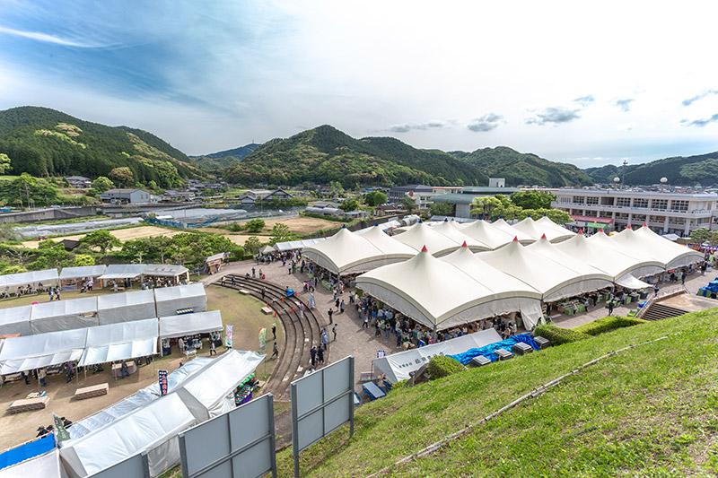 What is the Hasami Porcelain Festival?-3
