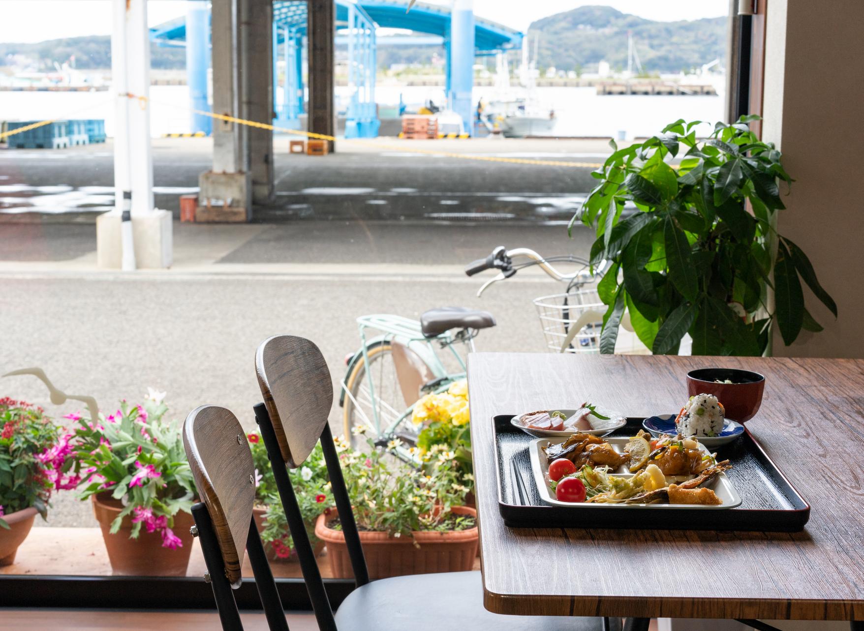 景色もごちそう！優雅に楽しむ、島の恵みが詰まった朝ごはん-1