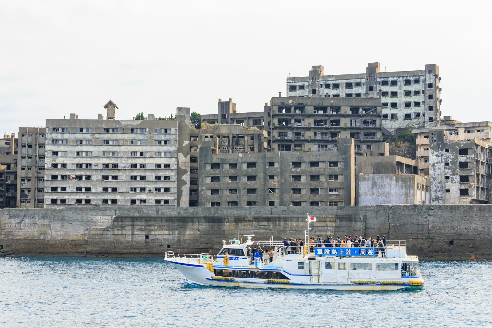 Touring World Heritage Sites
See World Heritage Site Gunkanjima up close! Gunkanjima Landing and Cruise Tours-1