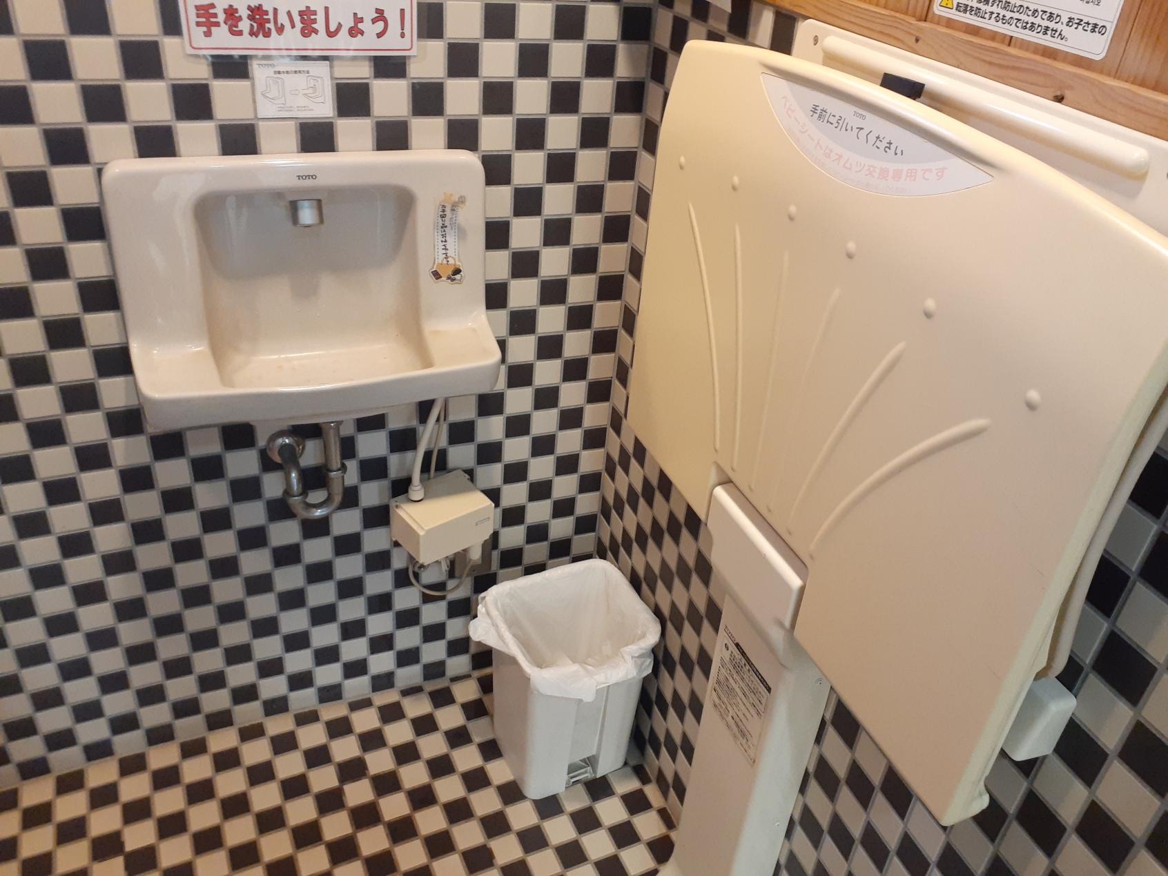 多目的トイレおむつ交換台-3