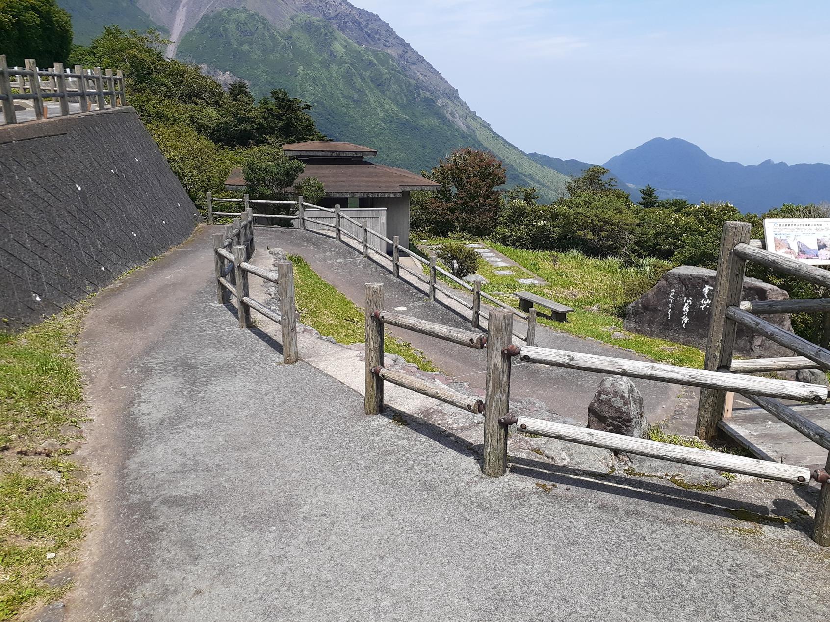 トイレ小屋へのスロープ-0