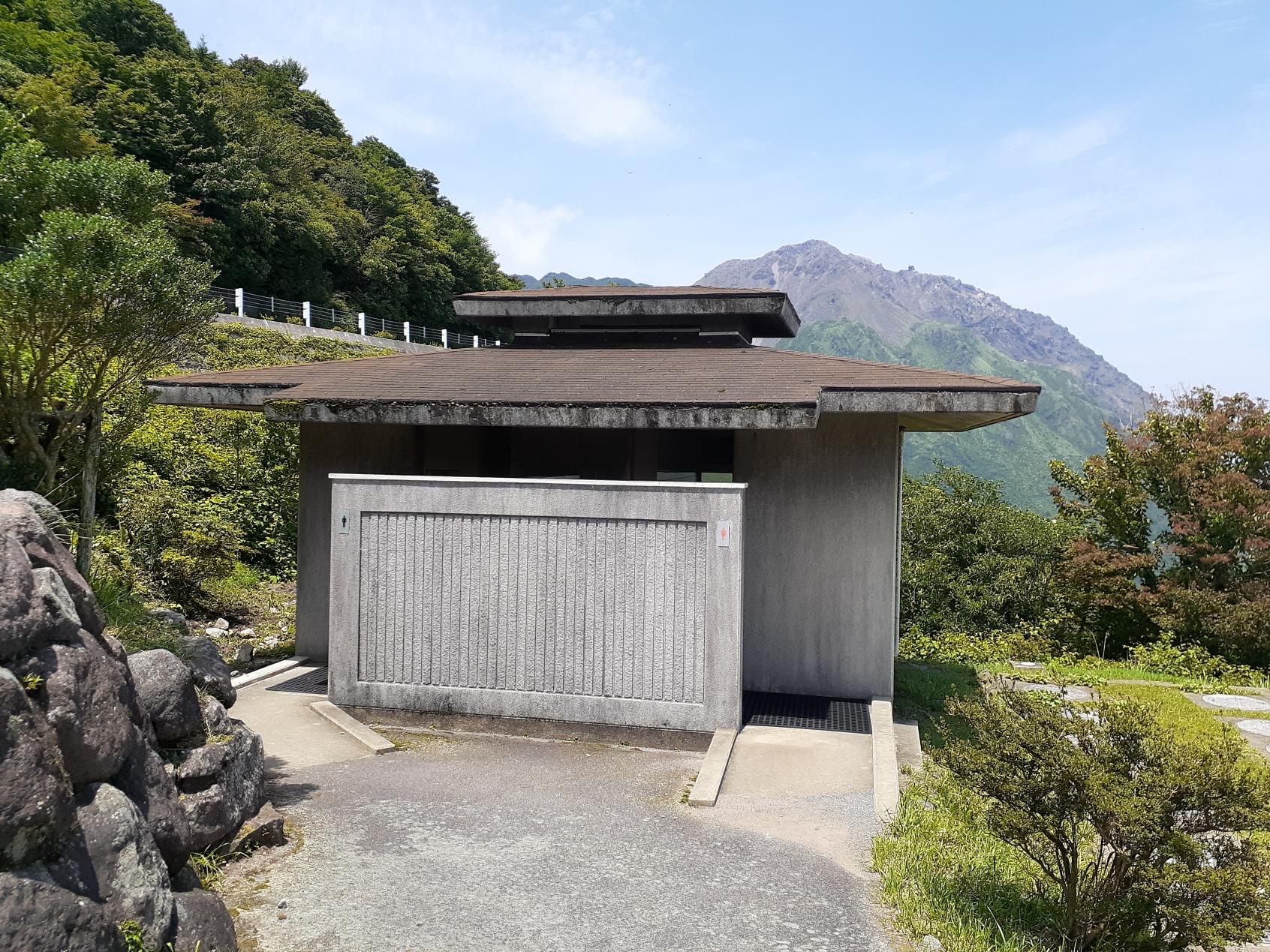 トイレ建屋-1