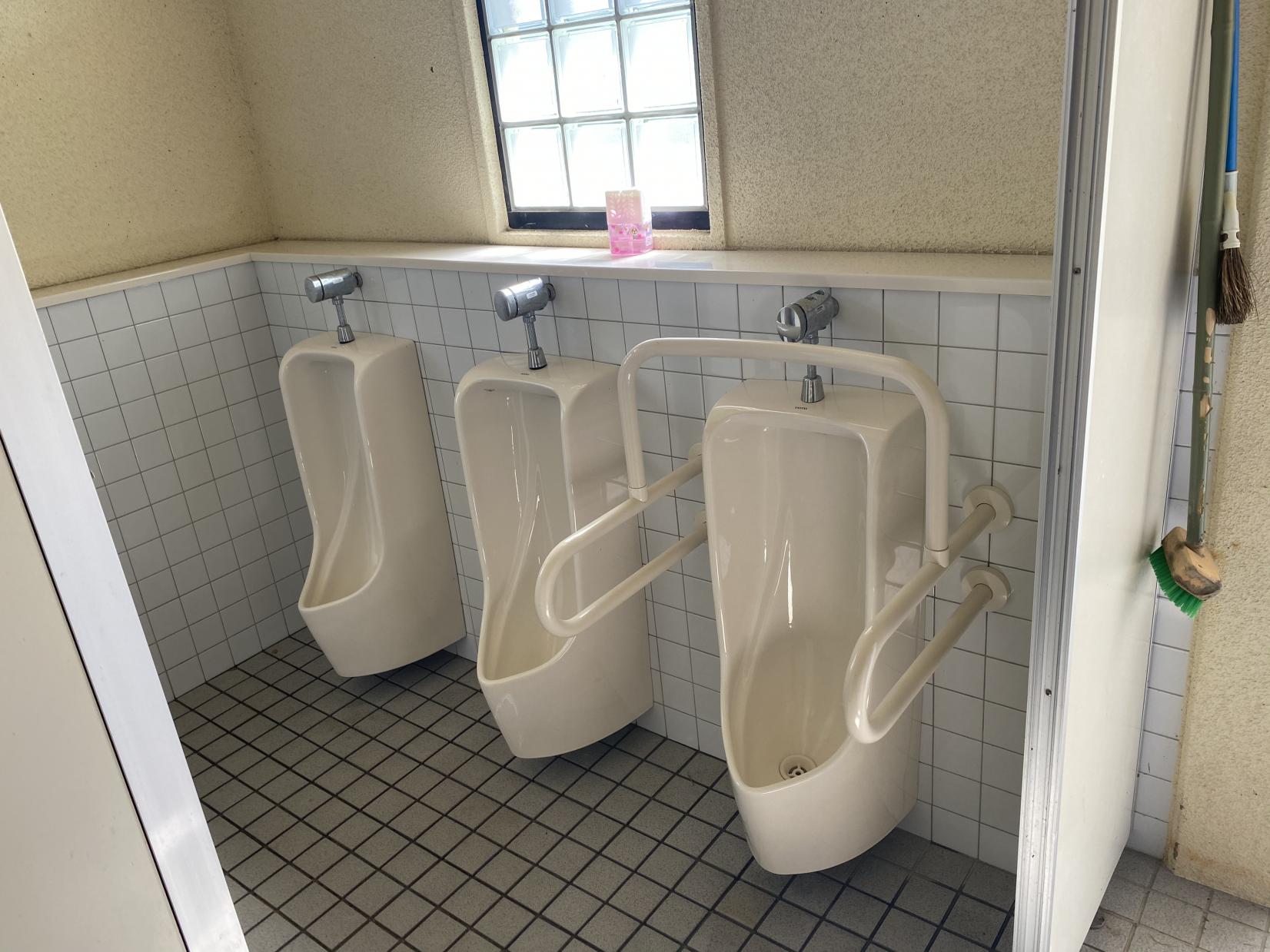 男性用トイレ小便器-3