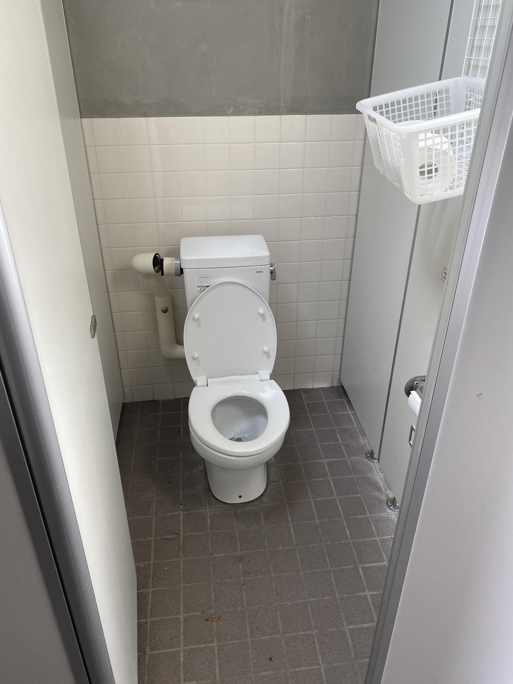 一般トイレ個室-4