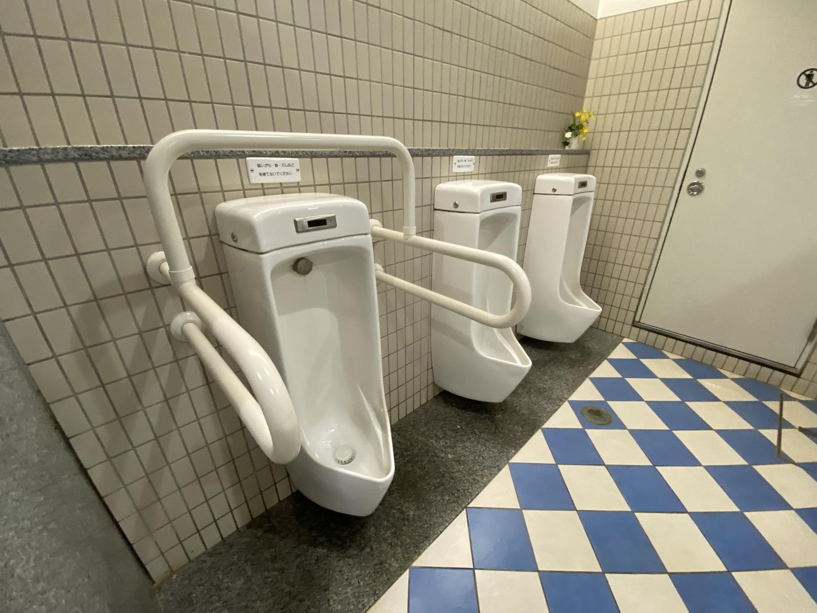男性トイレ-1