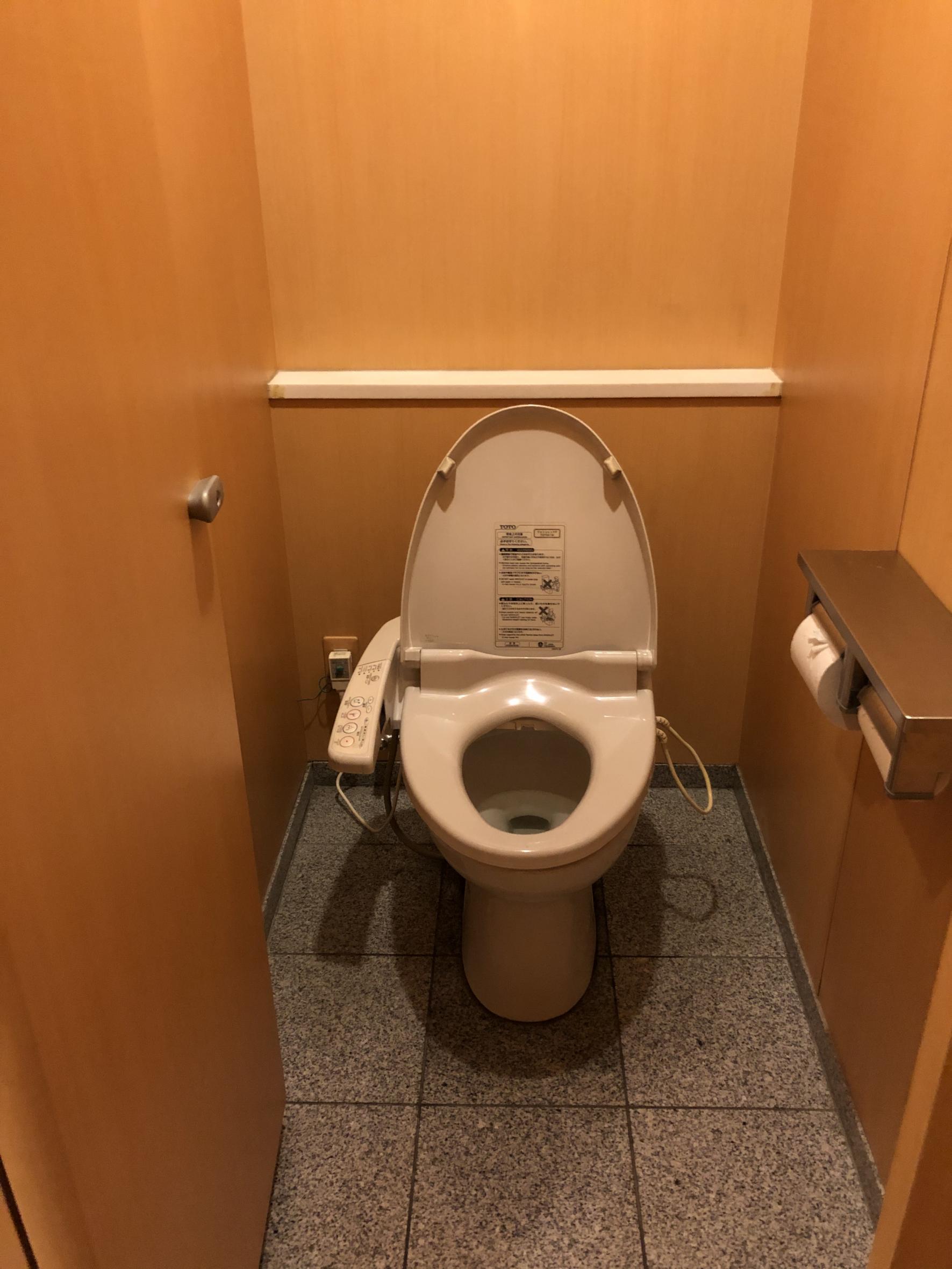 一般トイレ個室-6