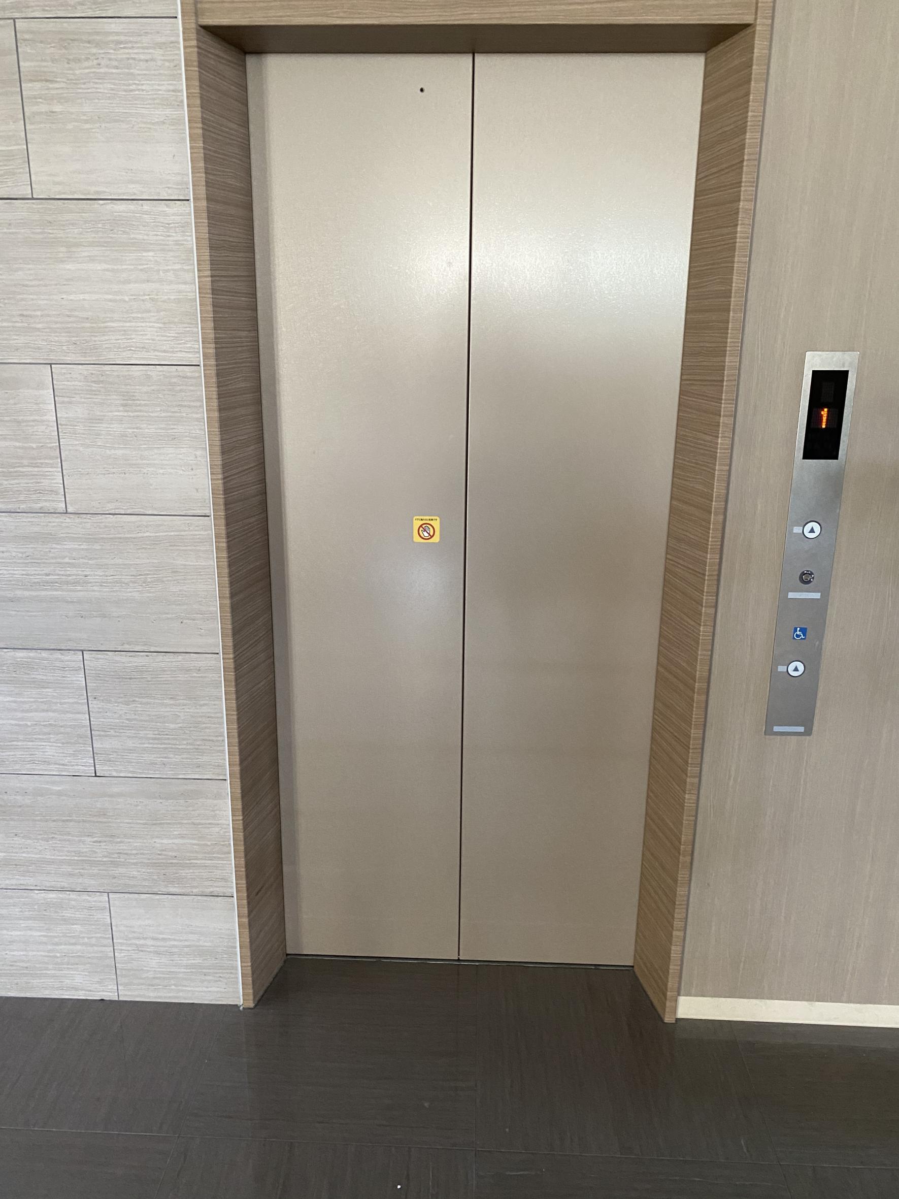 エレベーター-0