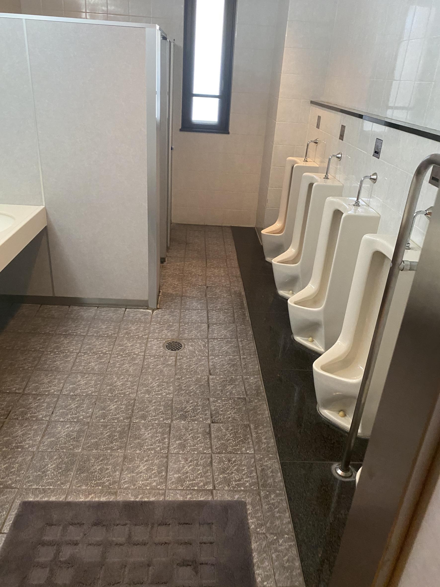 男性用トイレ小便器-3