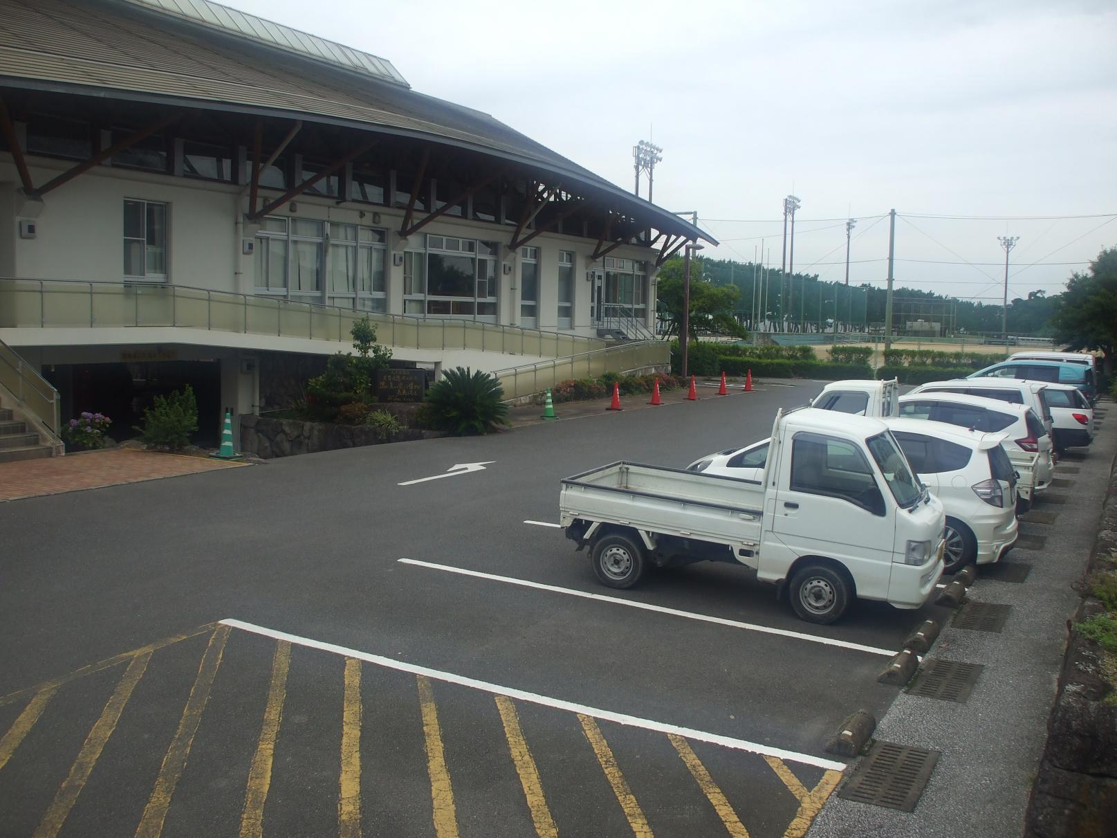 駐車場-0