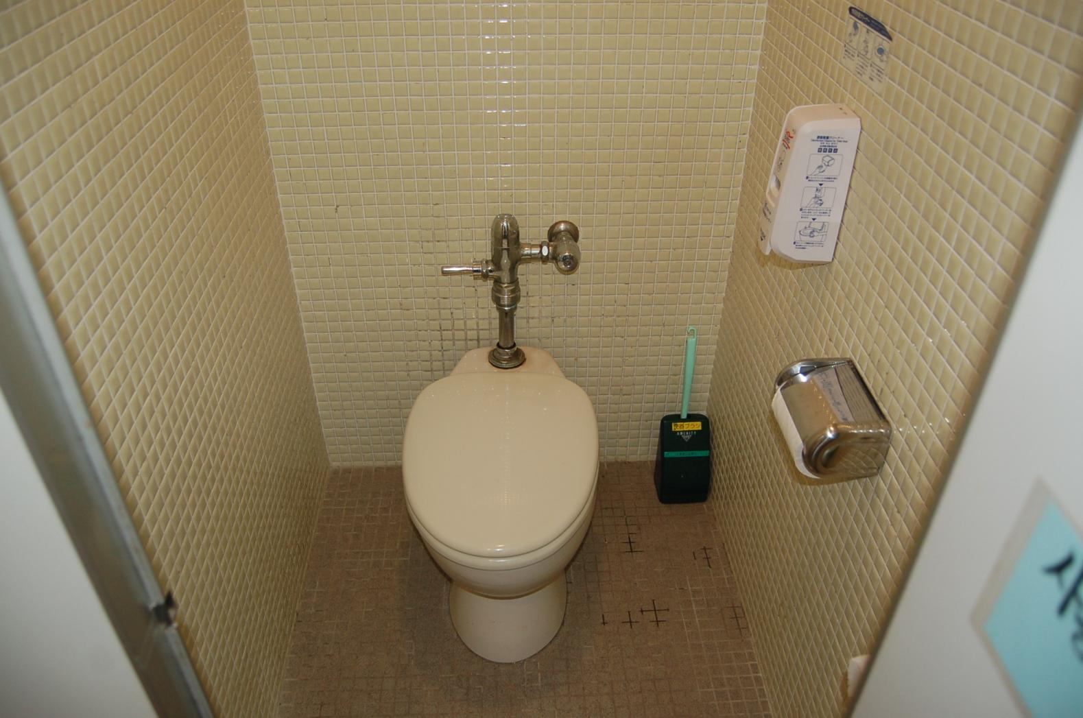 トイレ個室-3