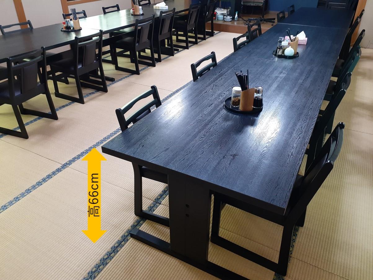 食事場所のテーブル-2