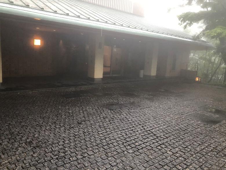 施設正面-2