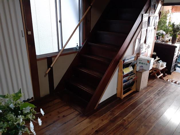 客室階への階段-0
