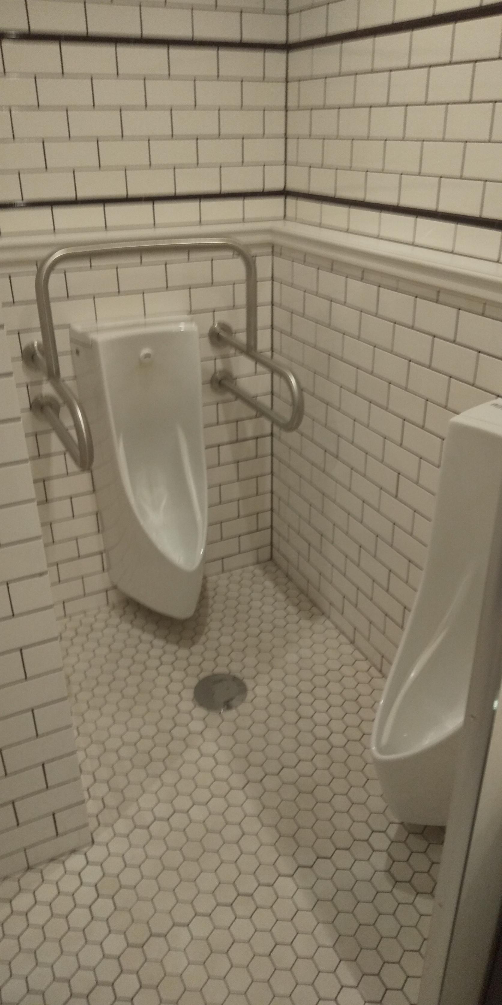 男性用トイレ小便器-2
