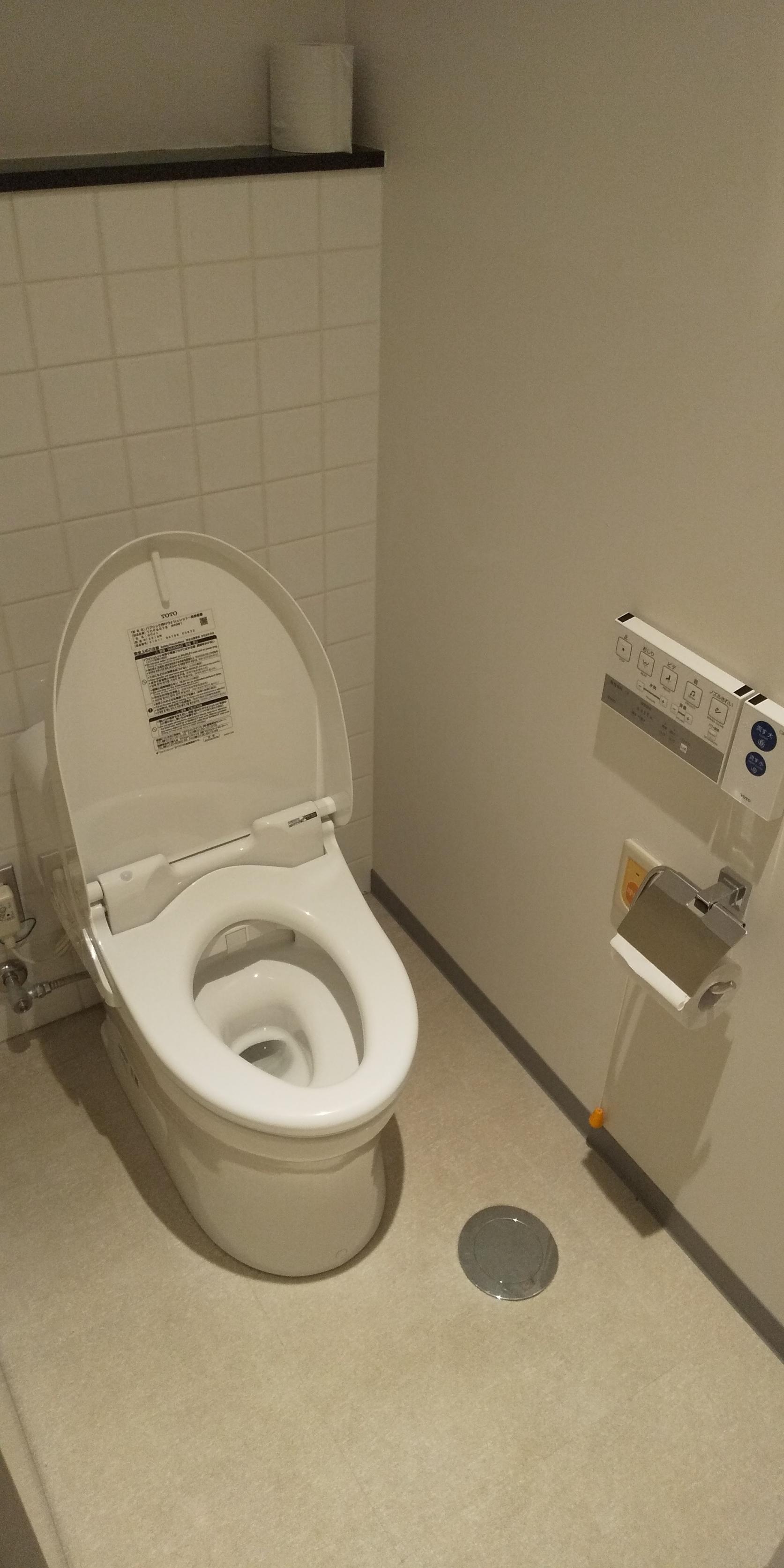 一般トイレ個室-8