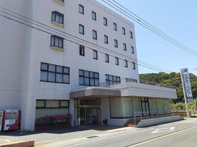 施設正面-1