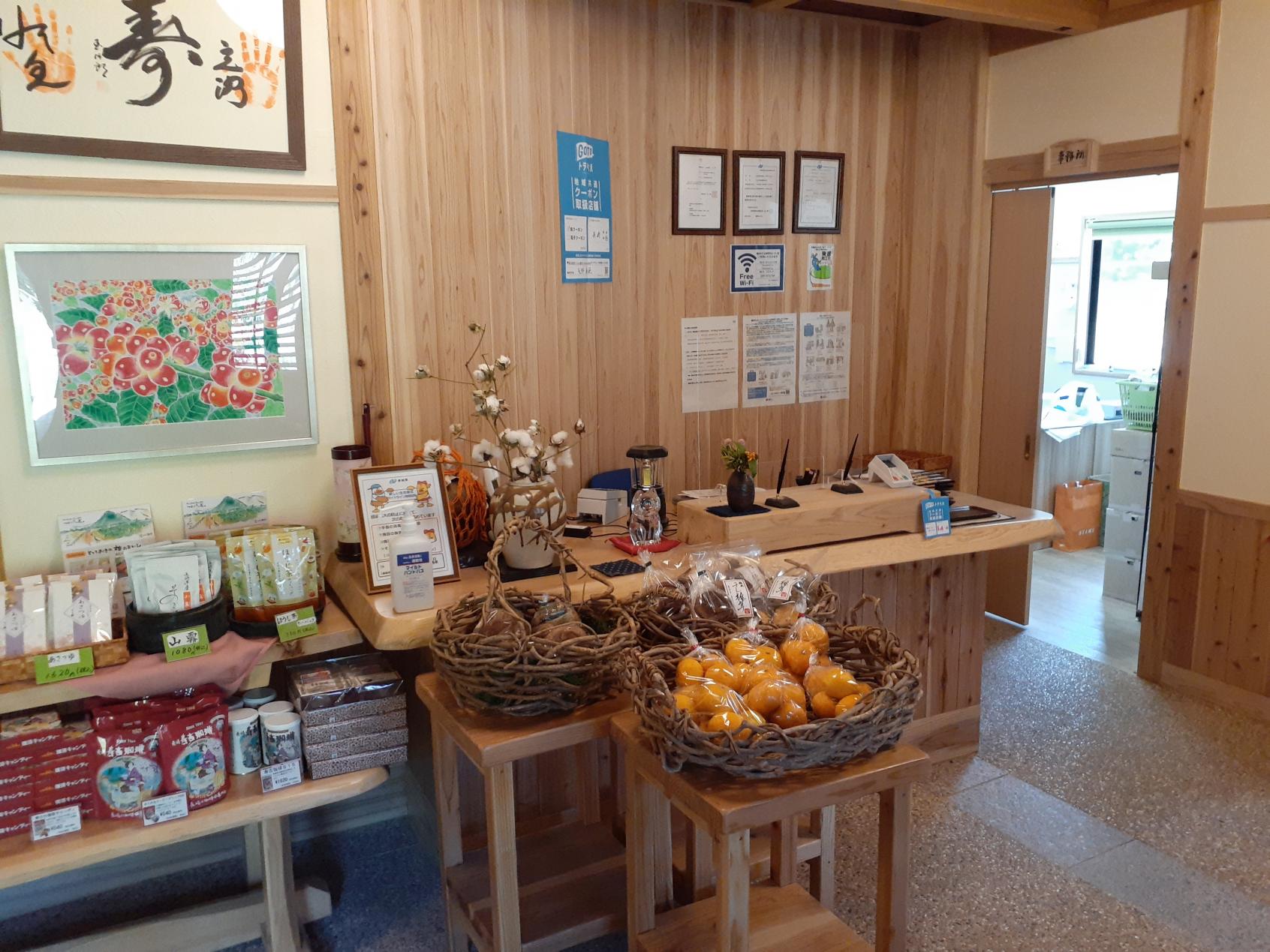 ロビーの土産物コーナー お茶など-4