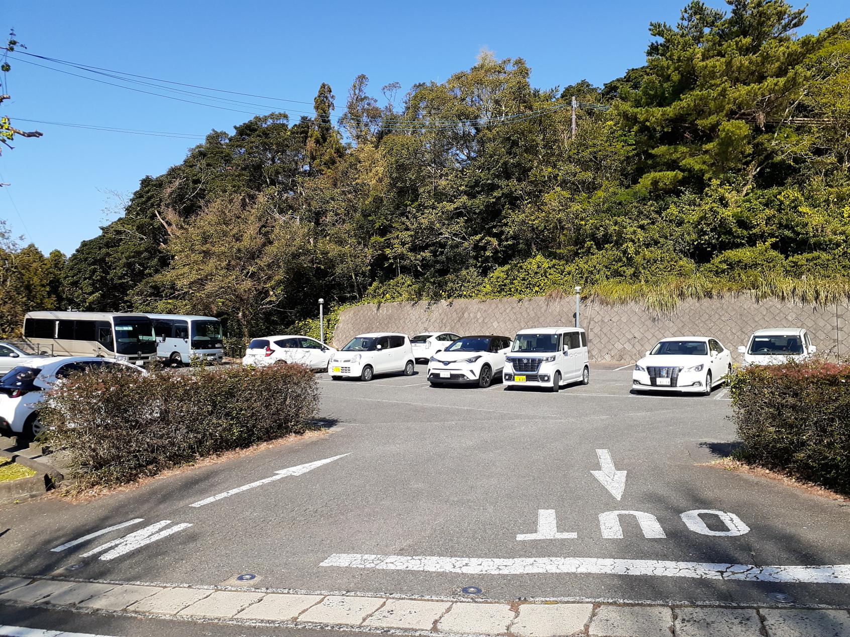 ホテル前の駐車場-0