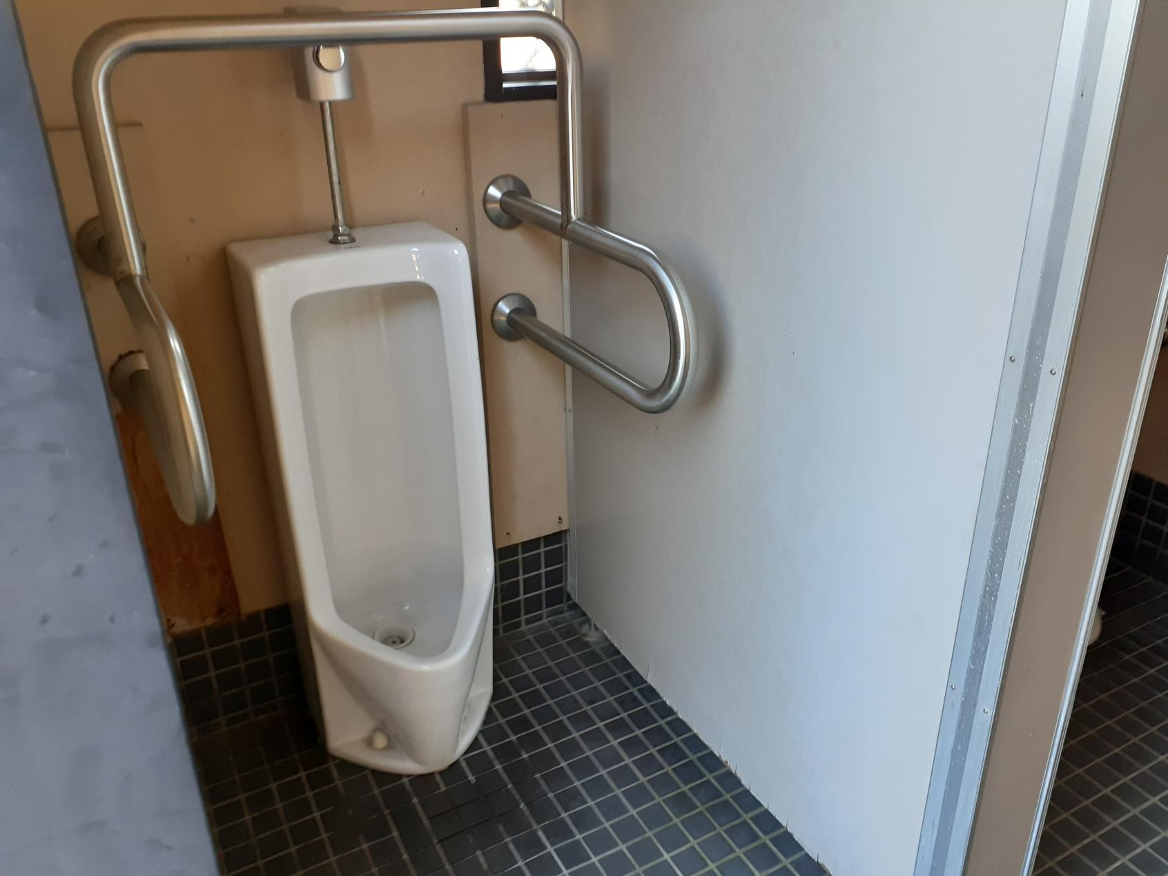 男性用トイレ小便器-4