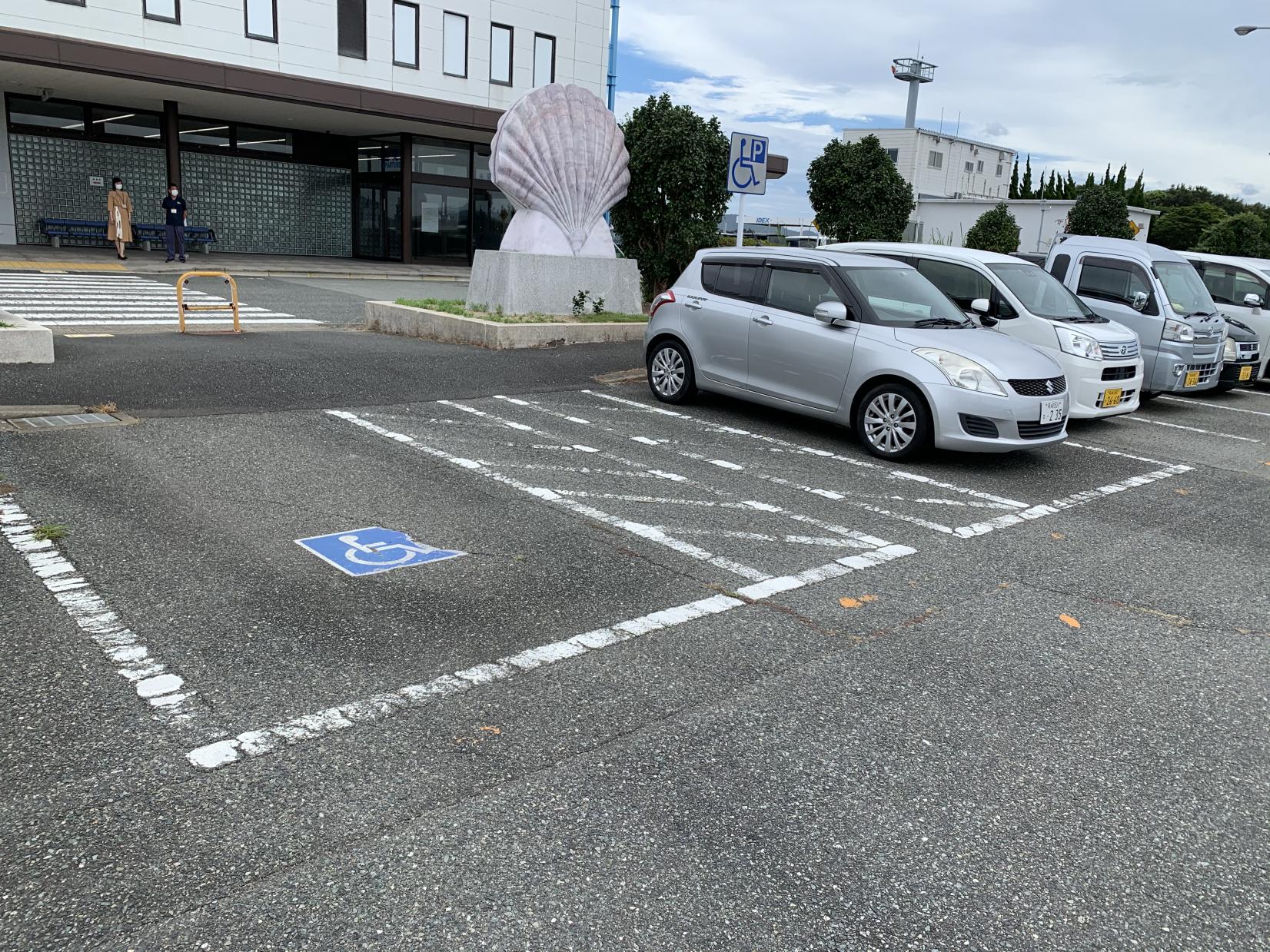 バリアフリー駐車スペース-0