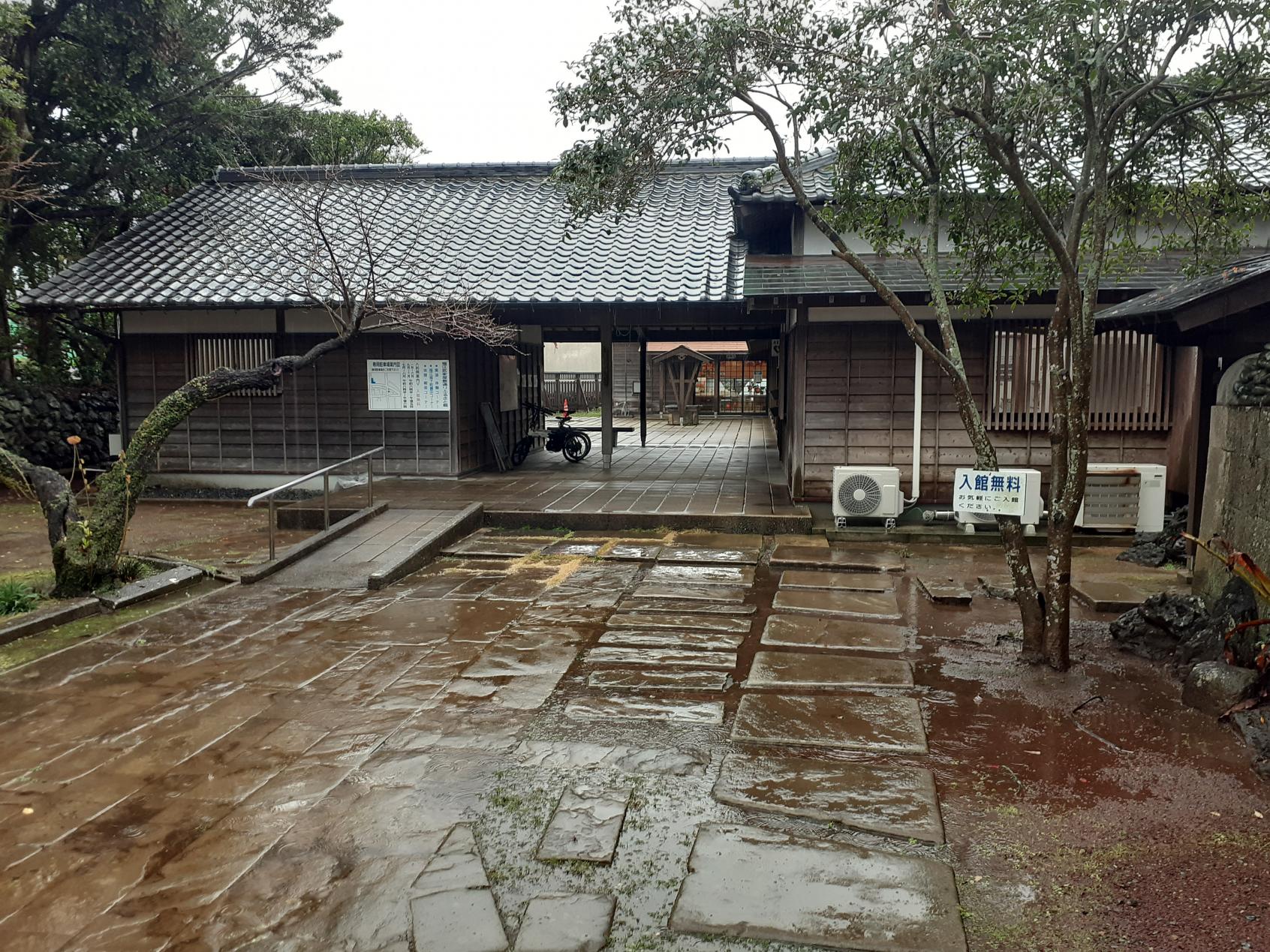 ふるさと館正面入口-3