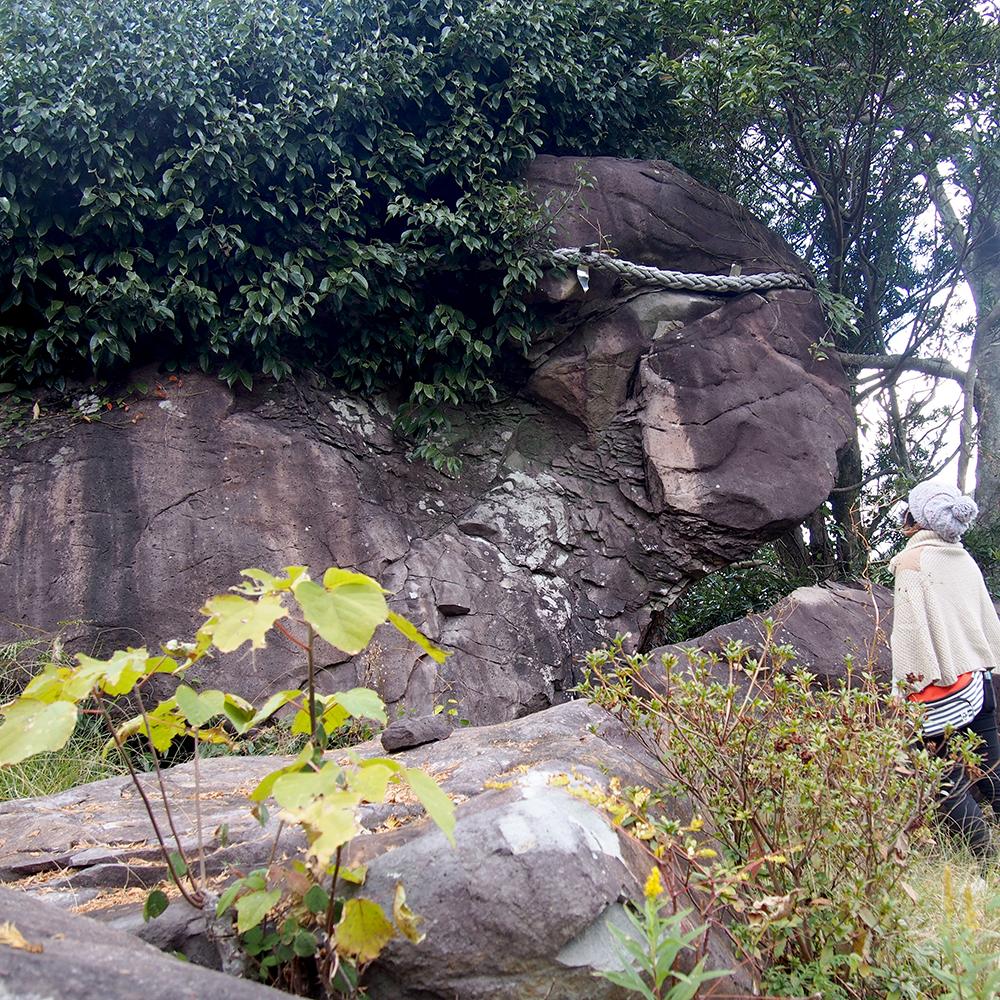 巣食石（女嶽神社的神體）-0